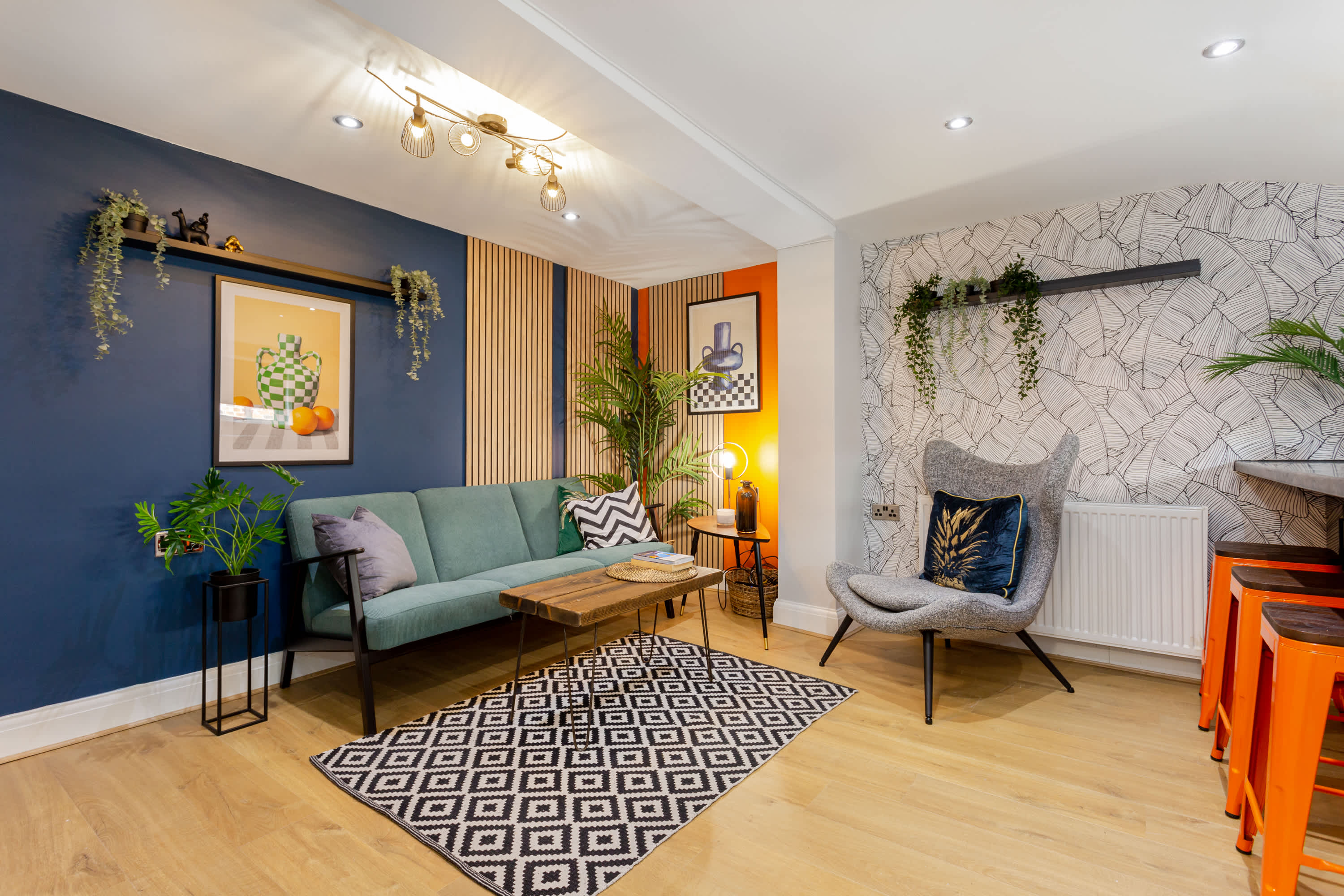 Ashton Luxury Getaway Sleeps 14 with 2  Free Parking Space in Church Street 18 OL6 6XE - Property image 7 - VivreStays