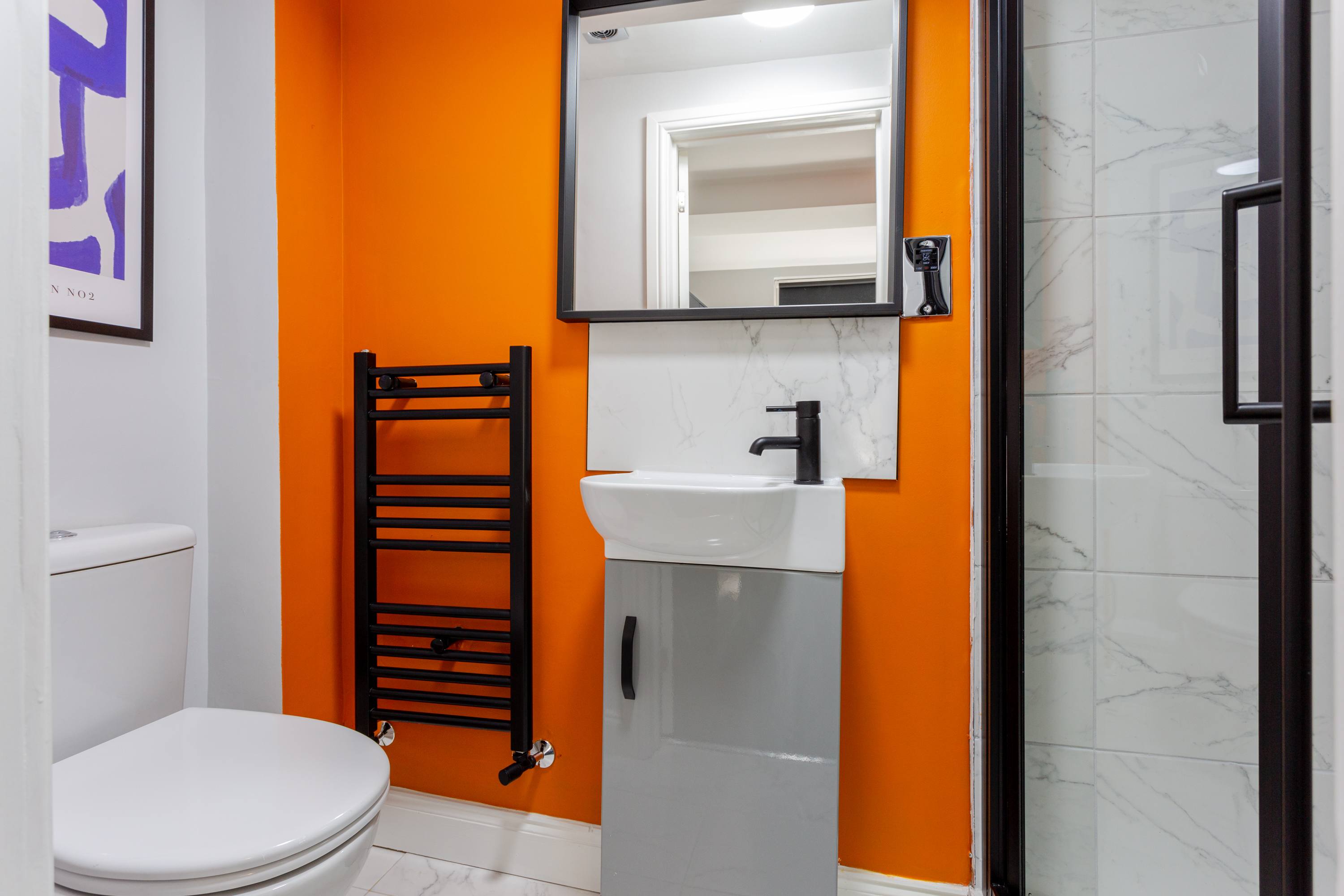 Ashton Luxury Getaway Sleeps 14 with 2  Free Parking Space in Church Street 18 OL6 6XE - Property image 18 - VivreStays