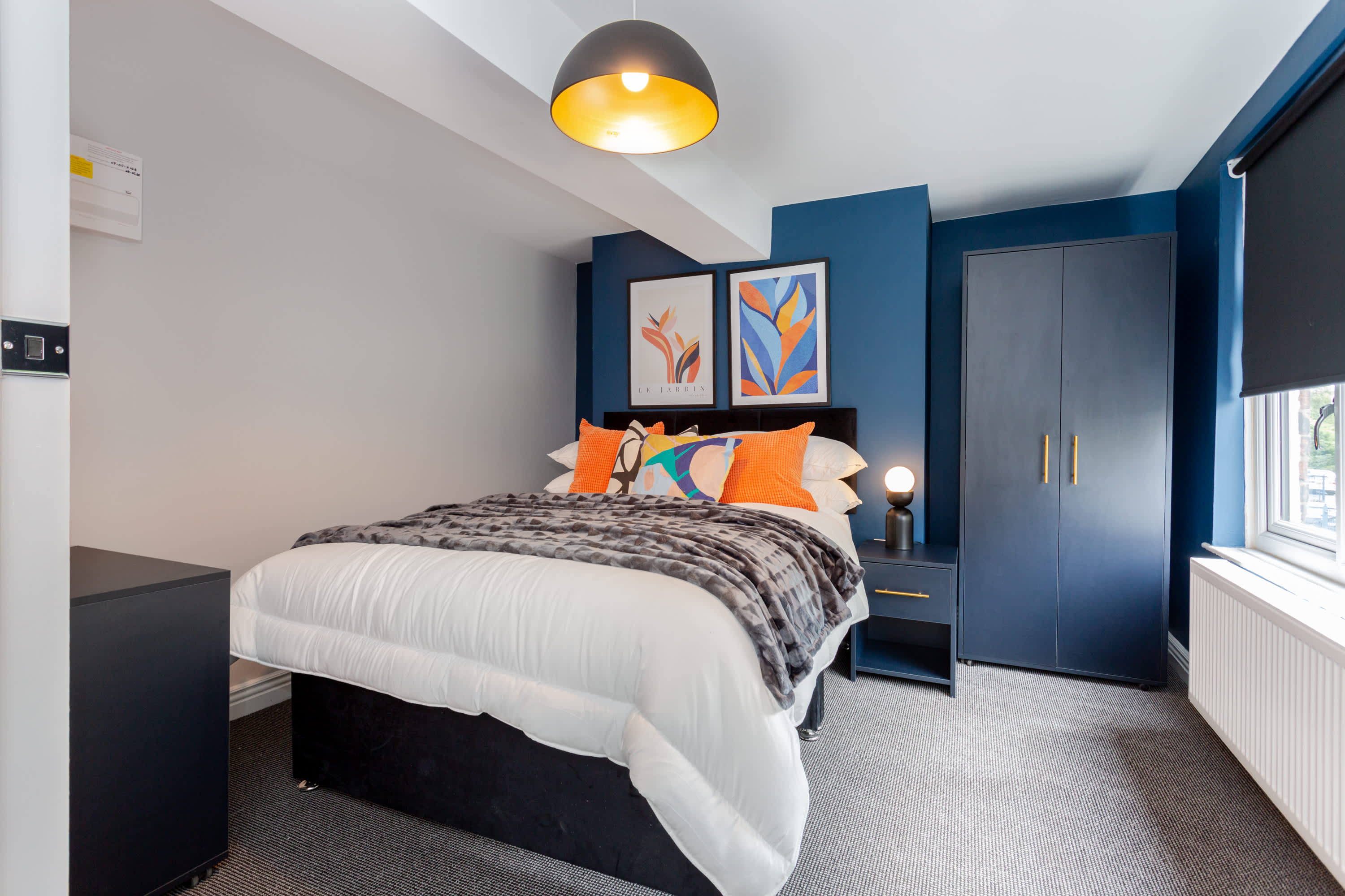Ashton Luxury Getaway Sleeps 14 with 2  Free Parking Space in Church Street 18 OL6 6XE - Property image 19 - VivreStays