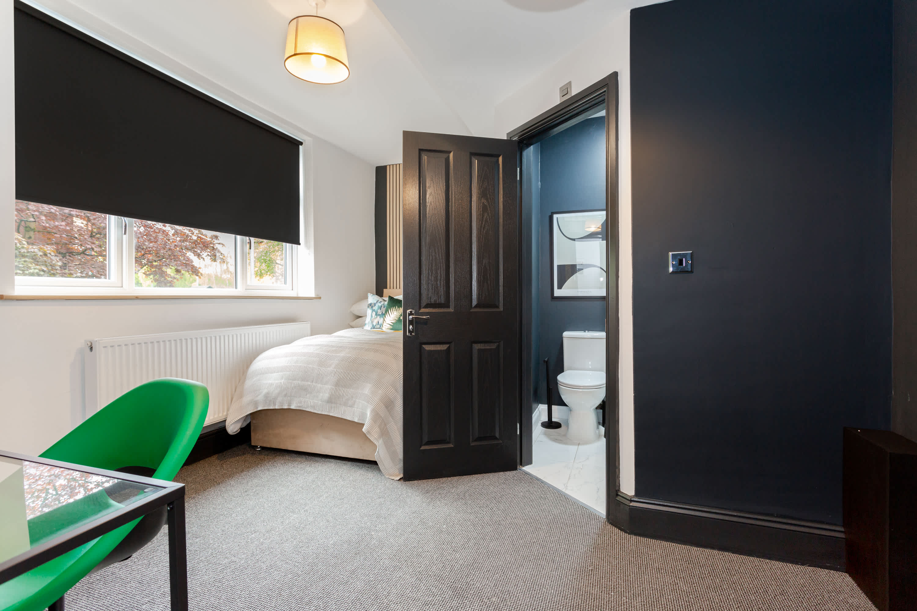 Ashton Luxury Getaway Sleeps 14 with 2  Free Parking Space in Church Street 18 OL6 6XE - Property image 21 - VivreStays