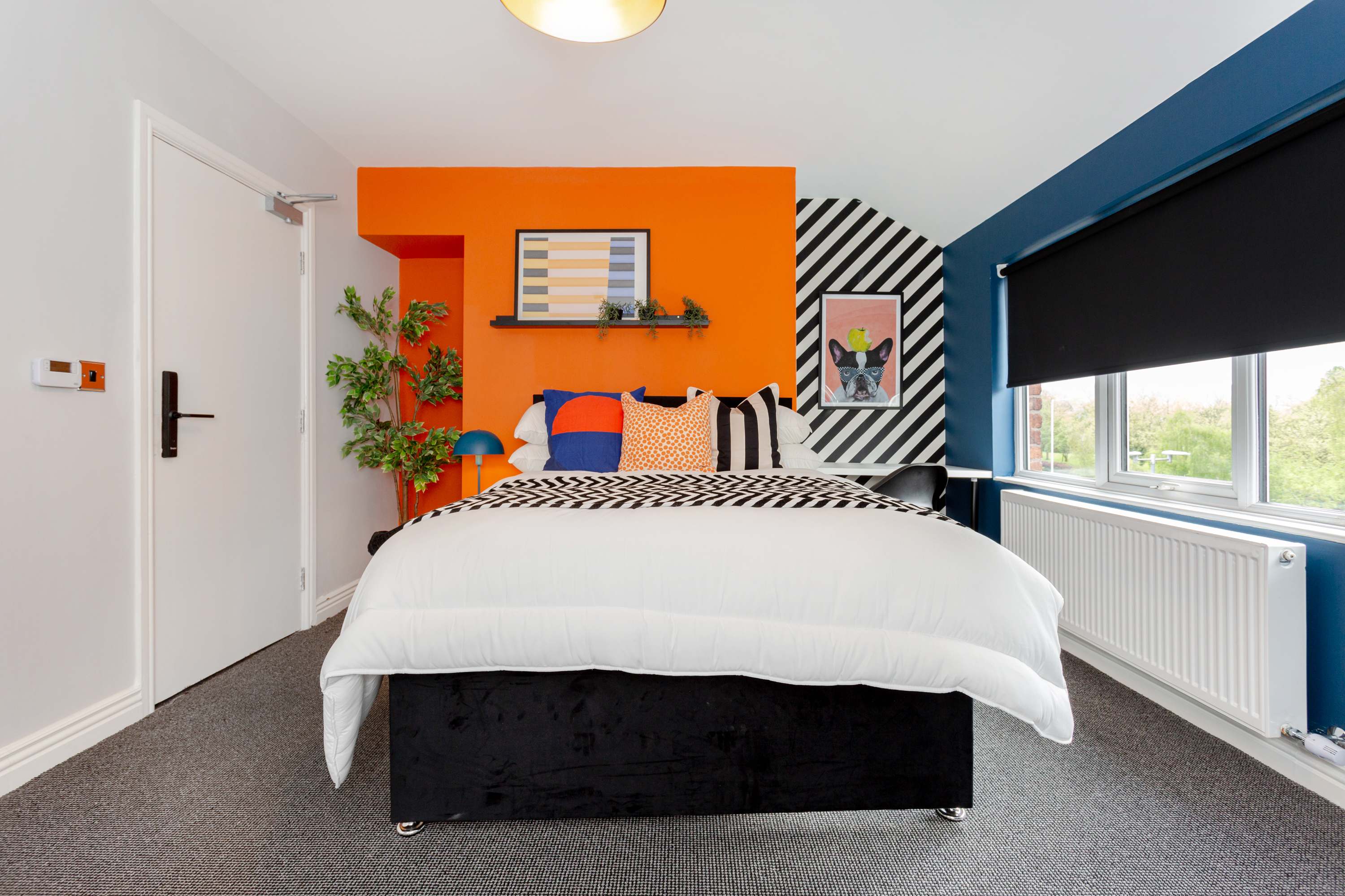 Ashton Luxury Getaway Sleeps 14 with 2  Free Parking Space in Church Street 18 OL6 6XE - Property image 24 - VivreStays