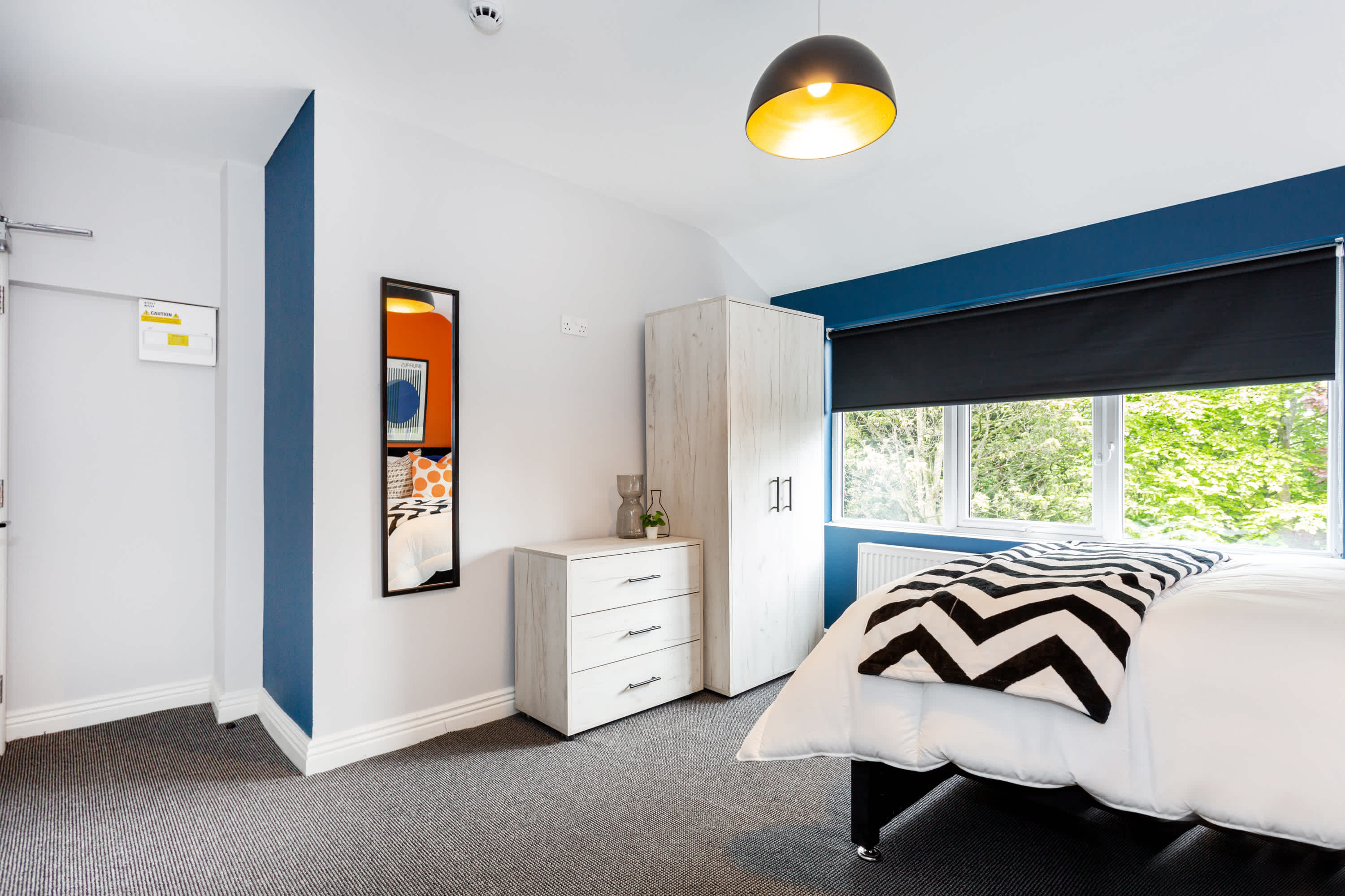 Ashton Luxury Getaway Sleeps 14 with 2  Free Parking Space in Church Street 18 OL6 6XE - Property image 23 - VivreStays