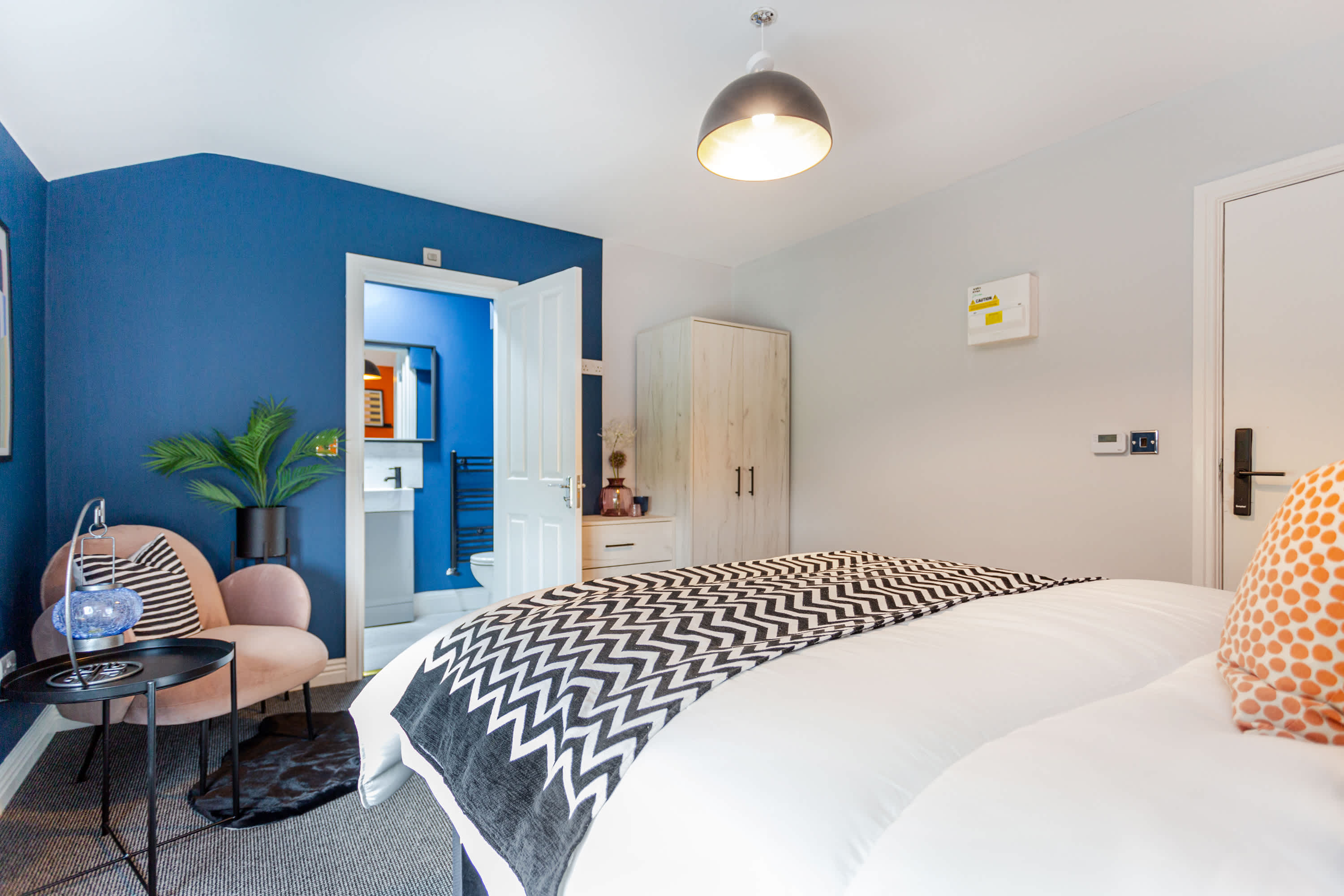 Ashton Luxury Getaway Sleeps 14 with 2  Free Parking Space in Church Street 18 OL6 6XE - Property image 26 - VivreStays