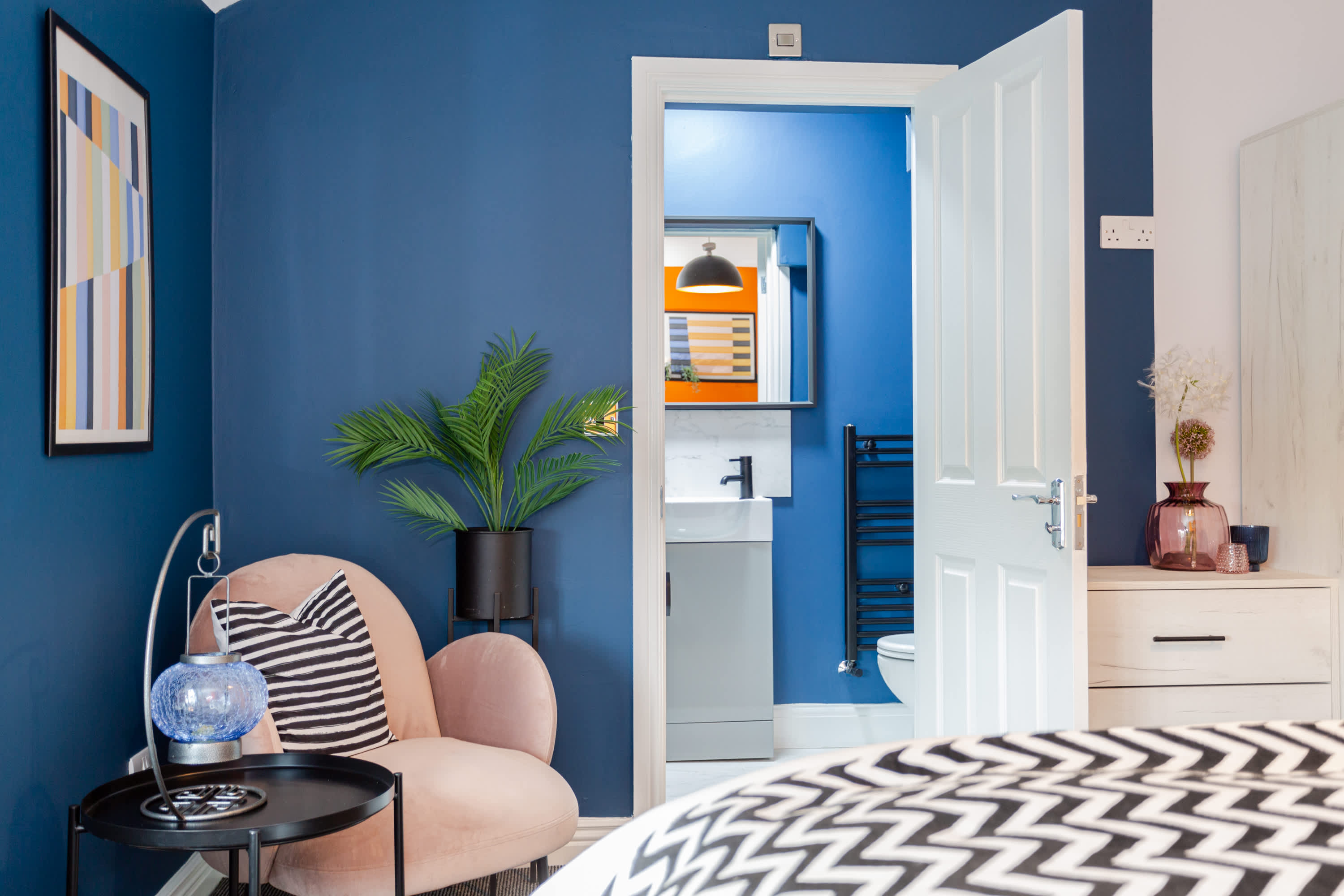Ashton Luxury Getaway Sleeps 14 with 2  Free Parking Space in Church Street 18 OL6 6XE - Property image 27 - VivreStays