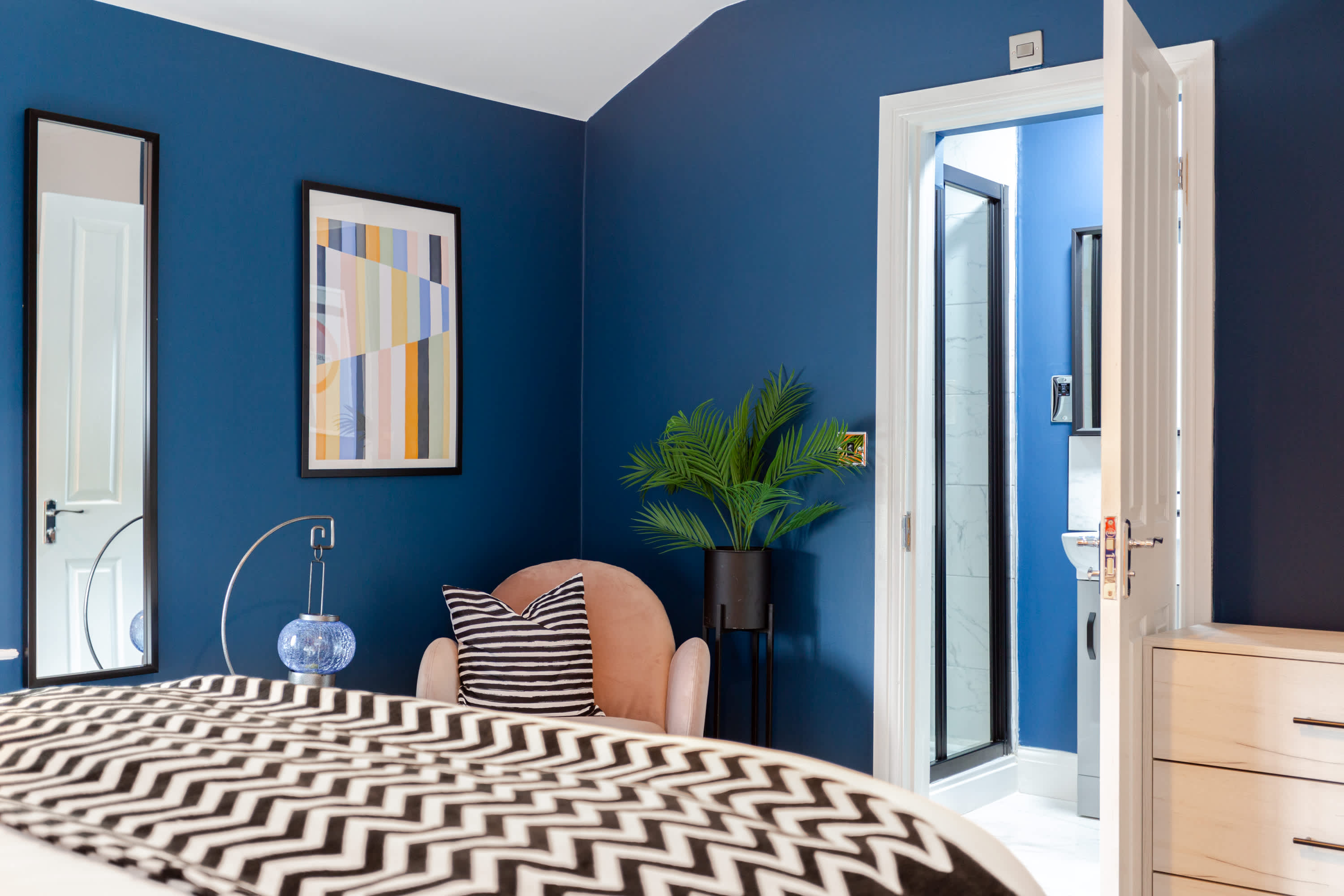 Ashton Luxury Getaway Sleeps 14 with 2  Free Parking Space in Church Street 18 OL6 6XE - Property image 29 - VivreStays