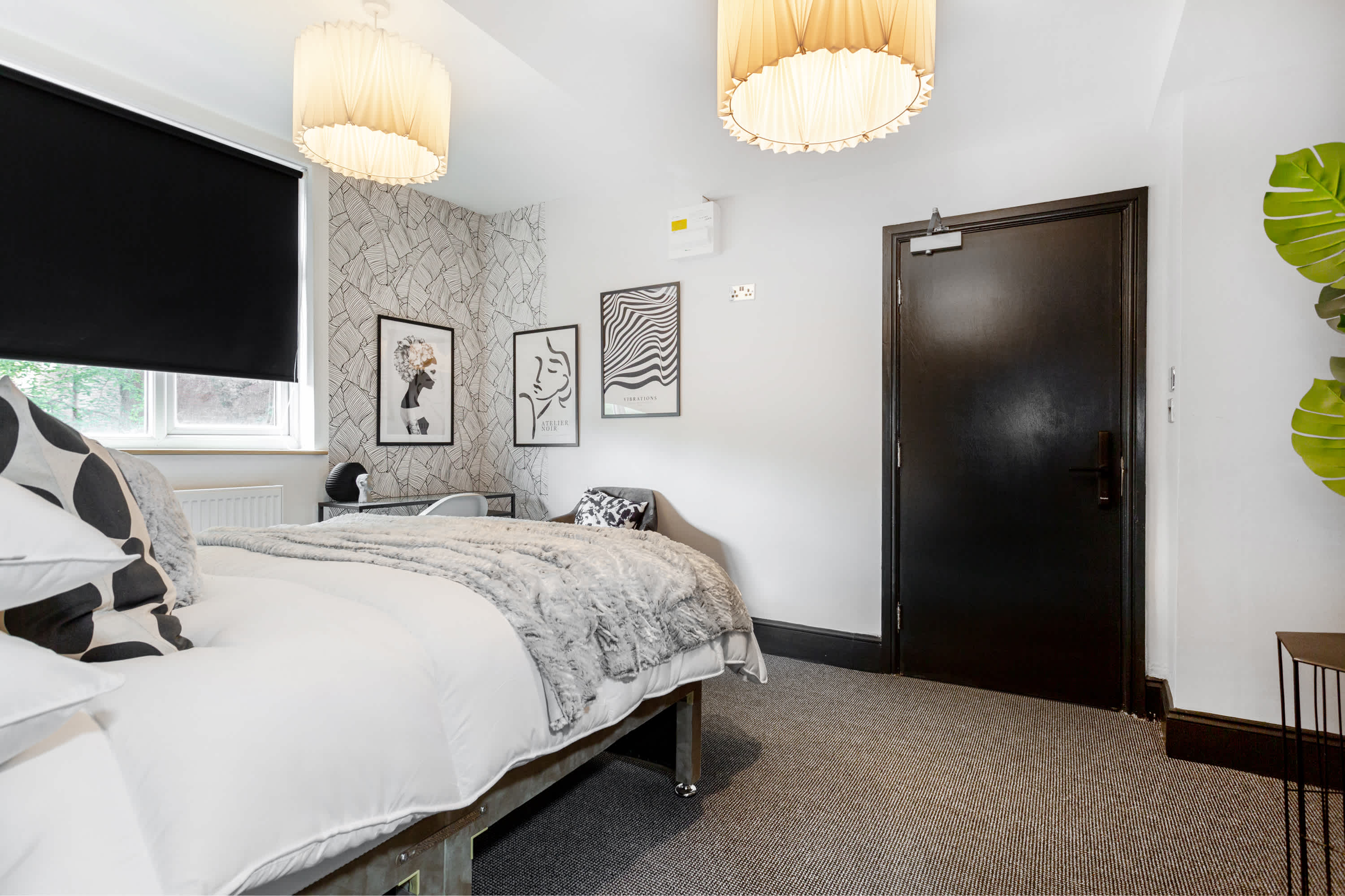 Ashton Luxury Getaway Sleeps 14 with 2  Free Parking Space in Church Street 18 OL6 6XE - Property image 35 - VivreStays