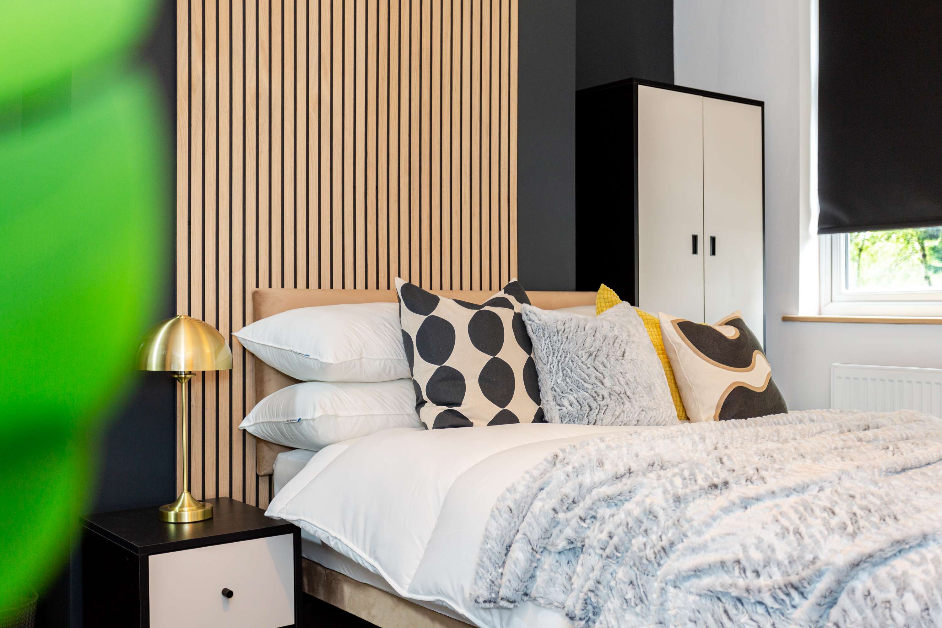 Ashton Luxury Getaway Sleeps 14 with 2  Free Parking Space in Church Street 18 OL6 6XE - Property image 37 - VivreStays