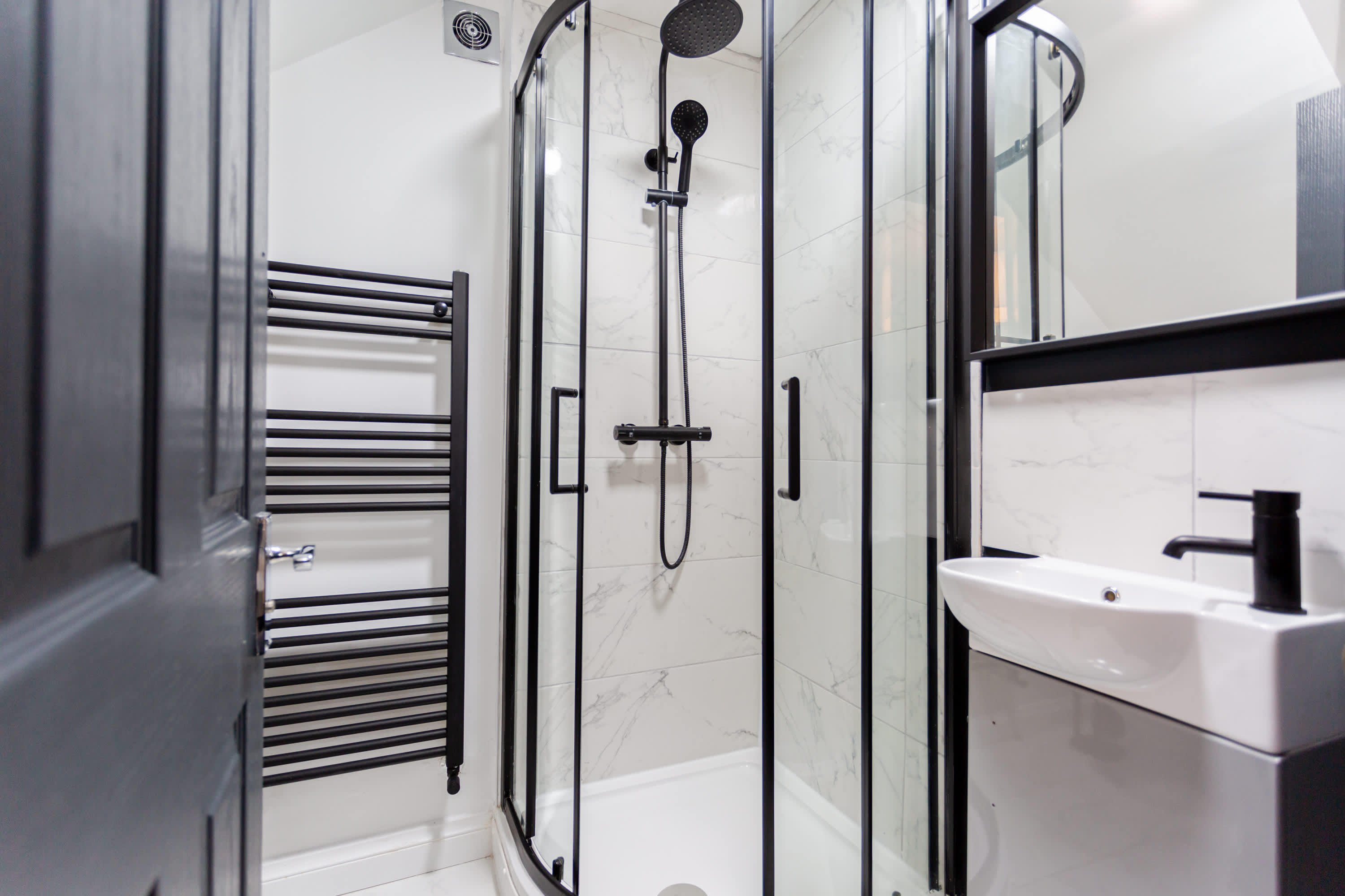 Ashton Luxury Getaway Sleeps 14 with 2  Free Parking Space in Church Street 18 OL6 6XE - Property image 36 - VivreStays