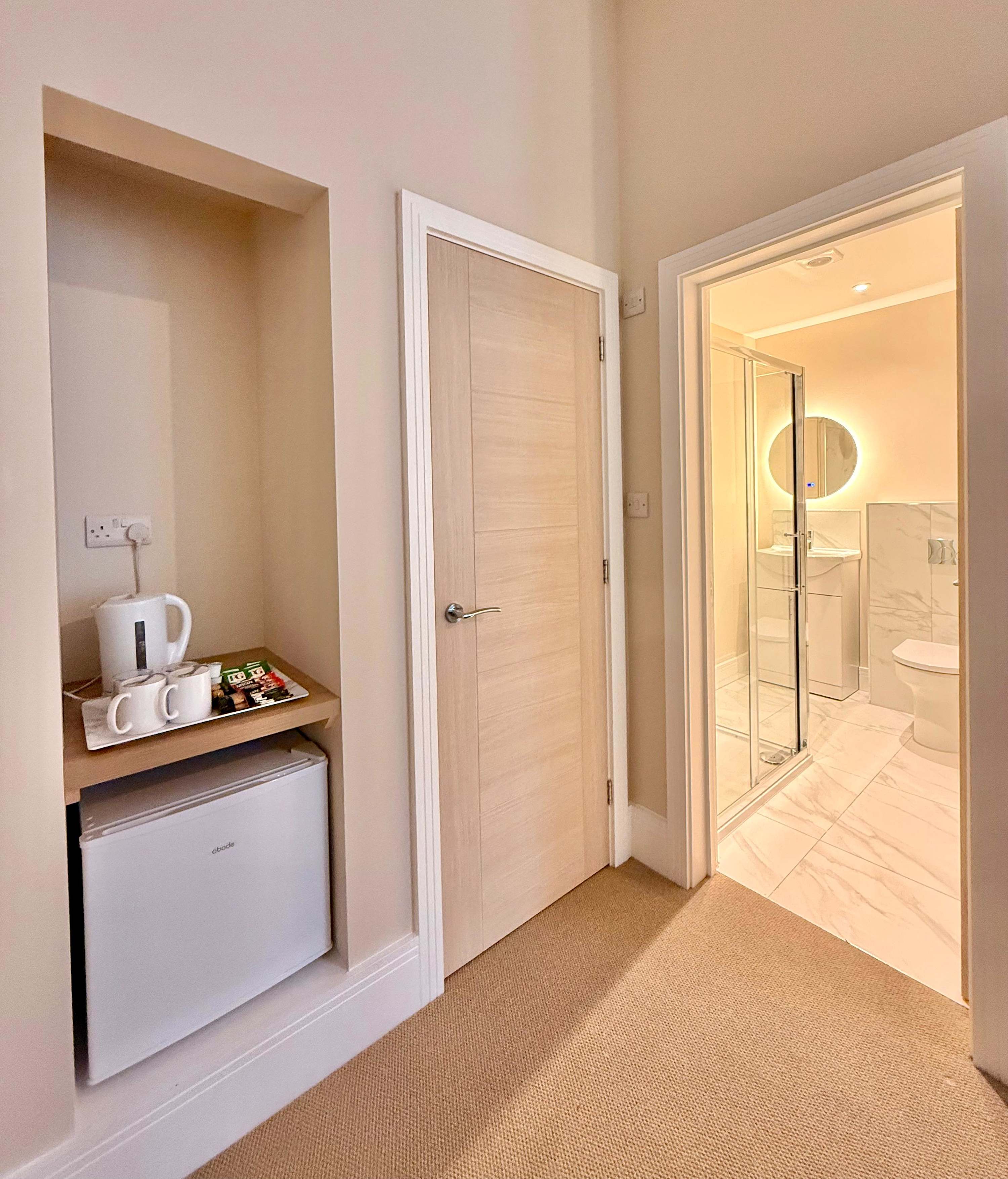Elegant Family Retreat with Double & Single Bed - Photo 2