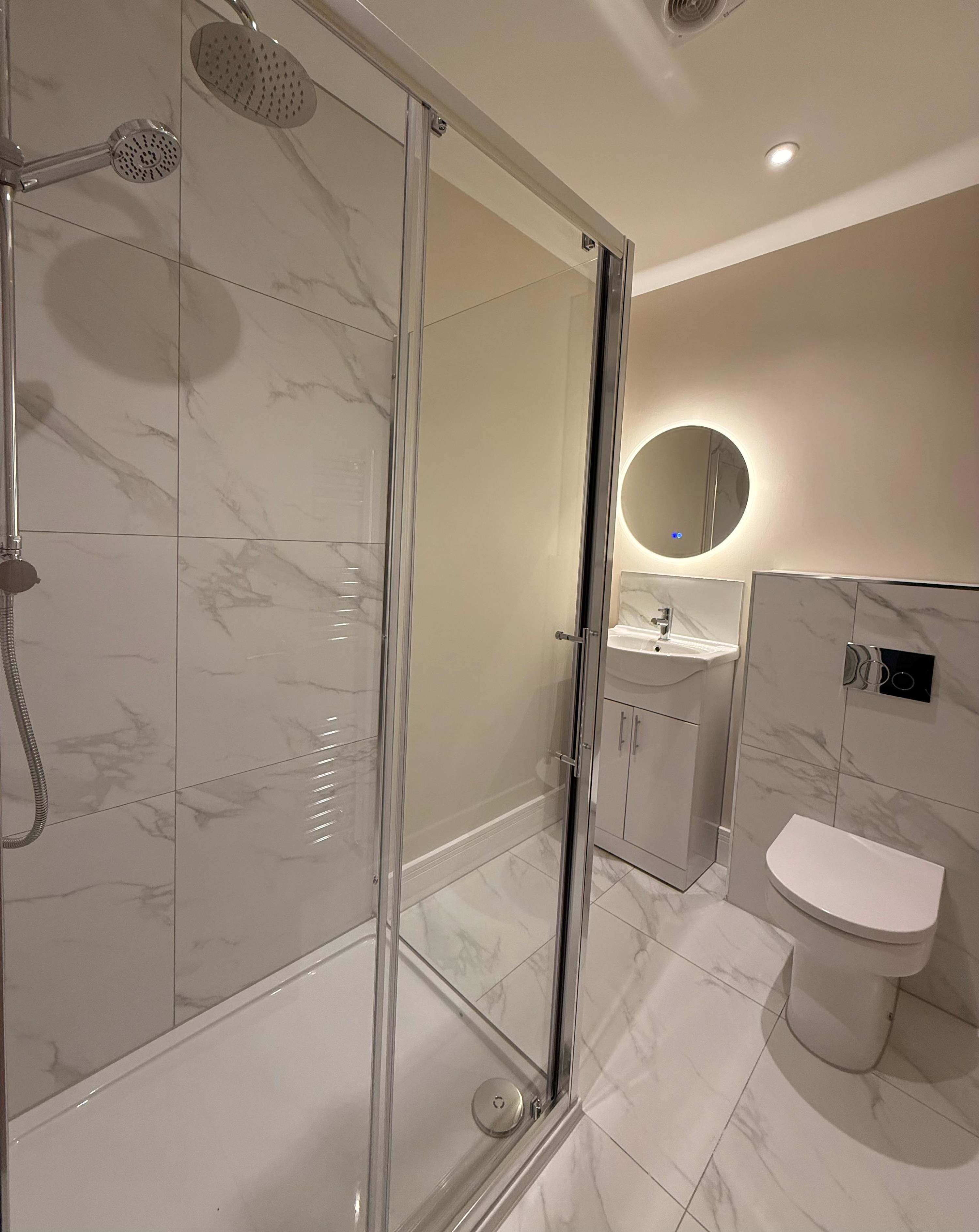 Elegant Family Retreat with Double & Single Bed - Photo 3