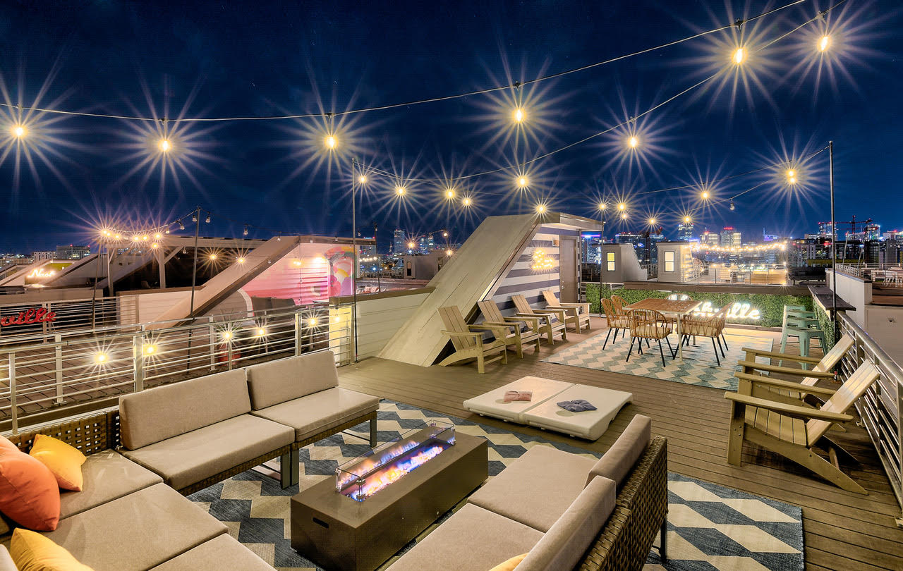 Huge Rooftop 4 Bed 4 Bath New Modern Home 15 Beds — Nashville, TN — vacation rental