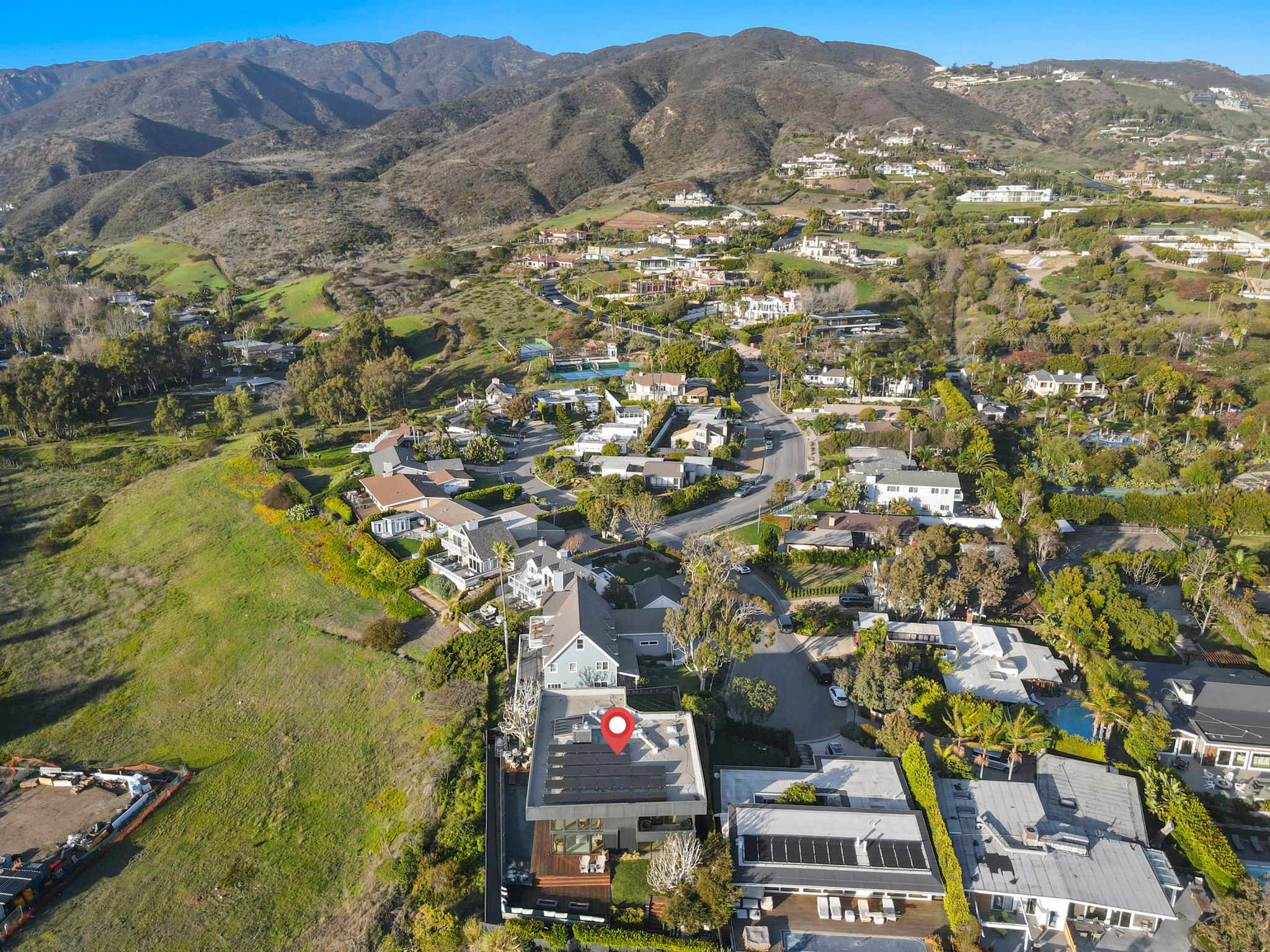 A modern escape, seamlessly tucked into Malibu’s coastal hills.