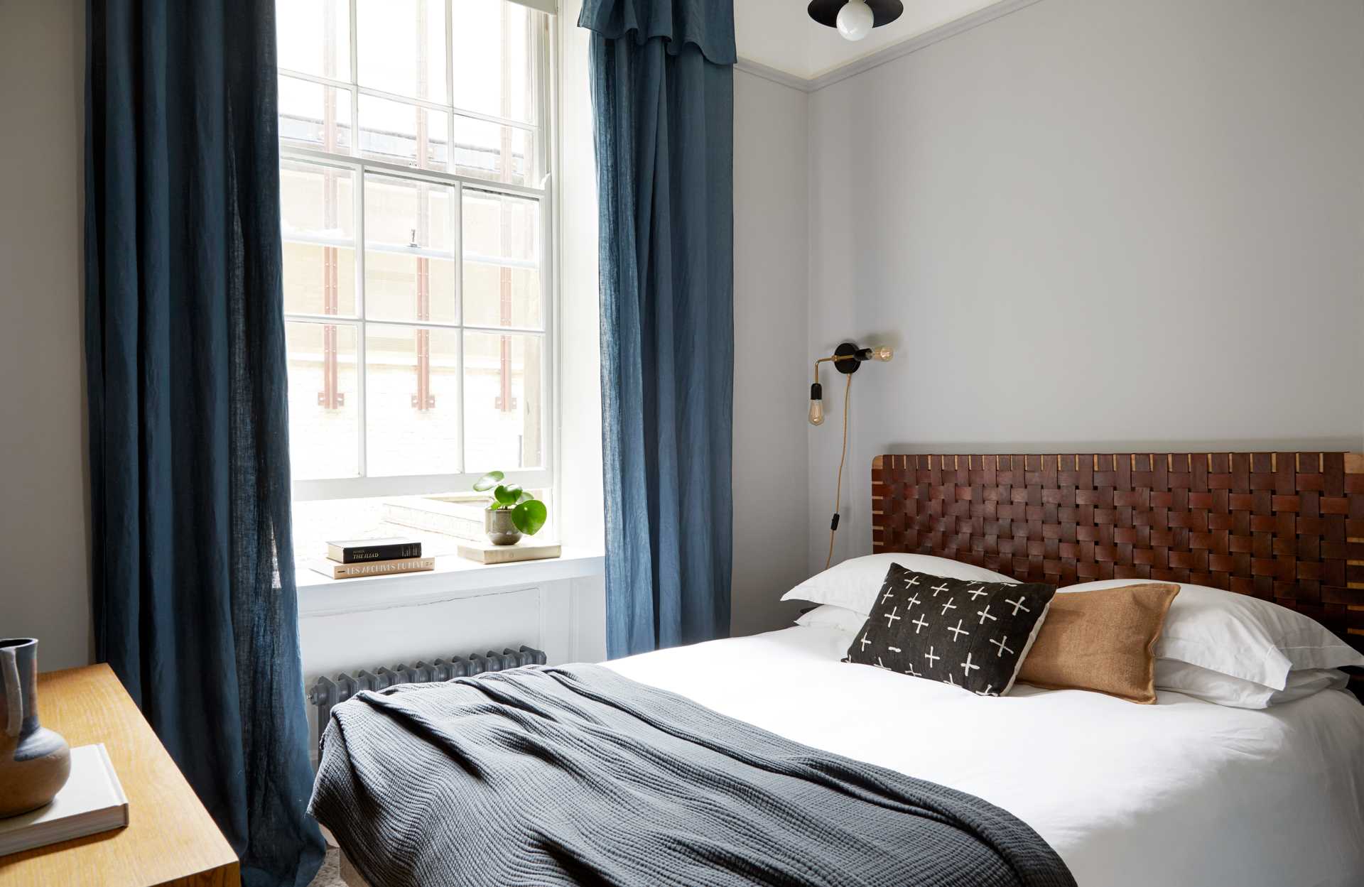 Stylish Apartment minutes from Angel Tube in 388 City Road EC1V 2QA - Property image 4 - VivreStays