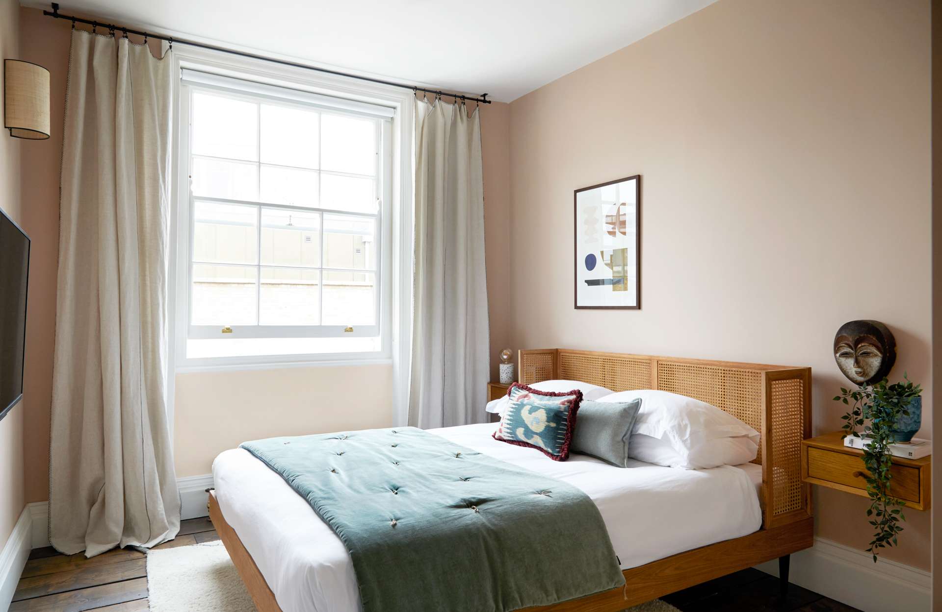 Luxurious Apartment - minutes from Angel Tube St. in 388 City Road EC1V 2QA - Property image 3 - VivreStays