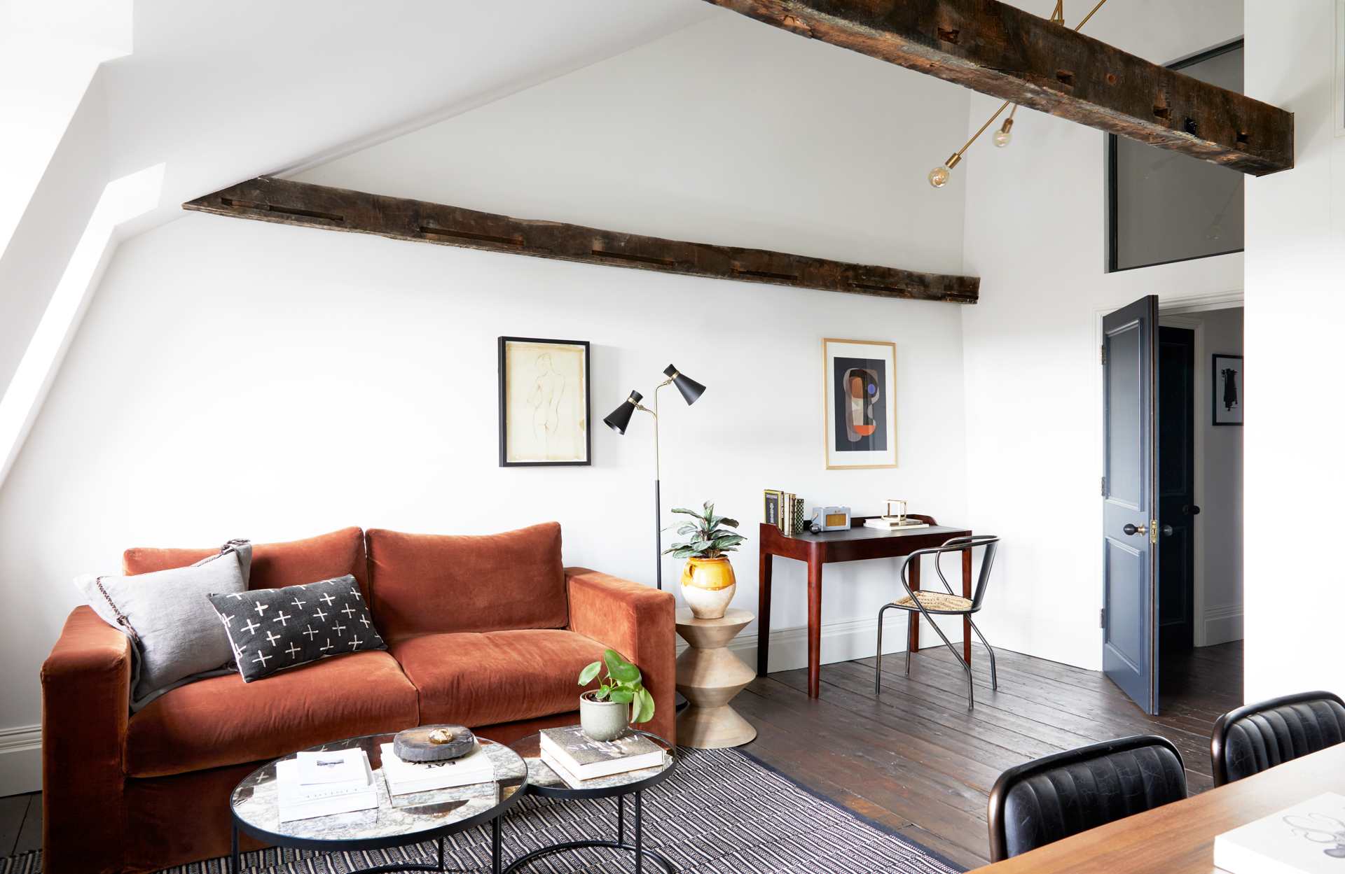 Cosy Loft Apartment - minutes from Angel Tube St. in 388 City Road EC1V 2QA - Property image 3 - VivreStays