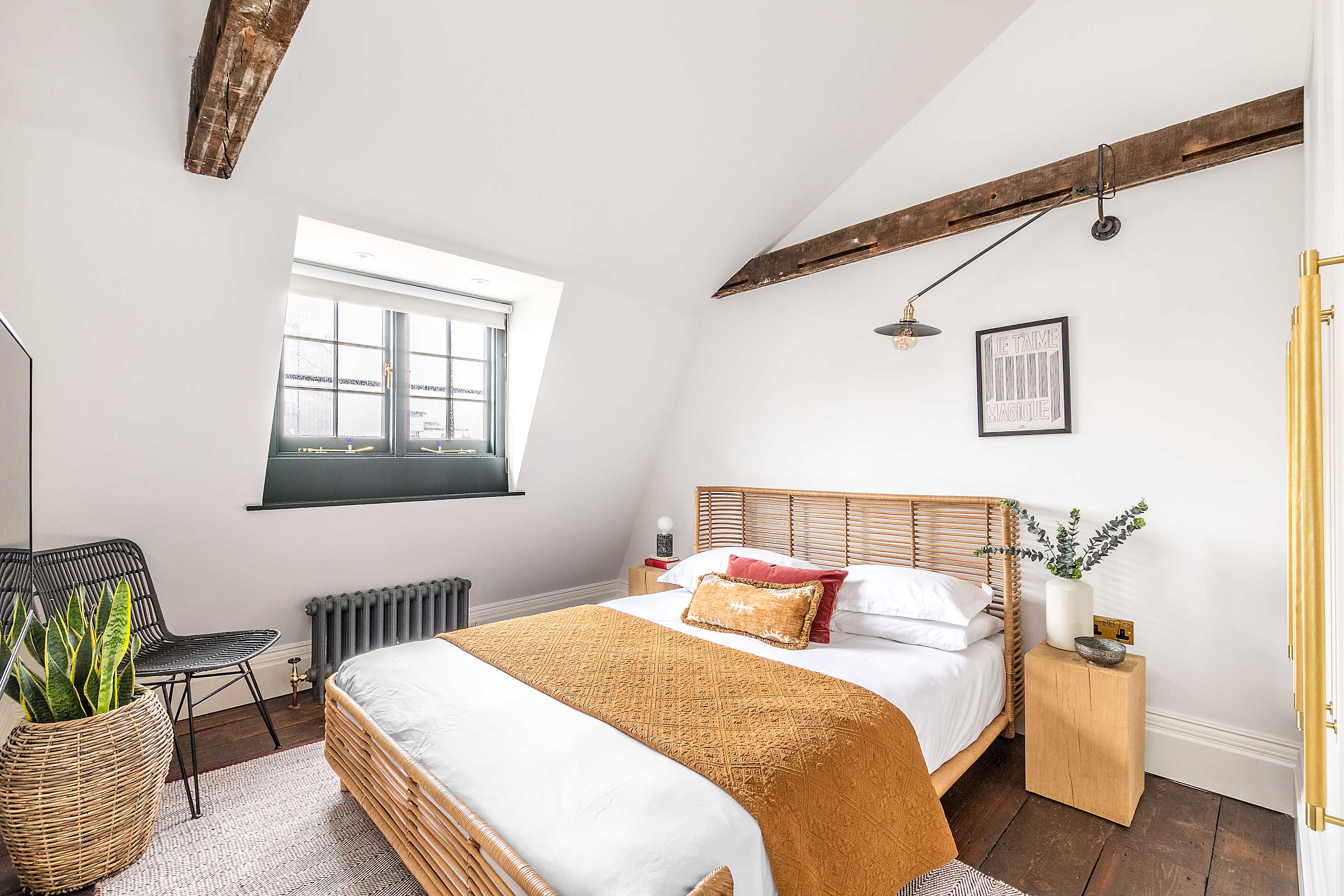 Cosy Loft Apartment - minutes from Angel Tube St. serviced apartment - London - VivreStays