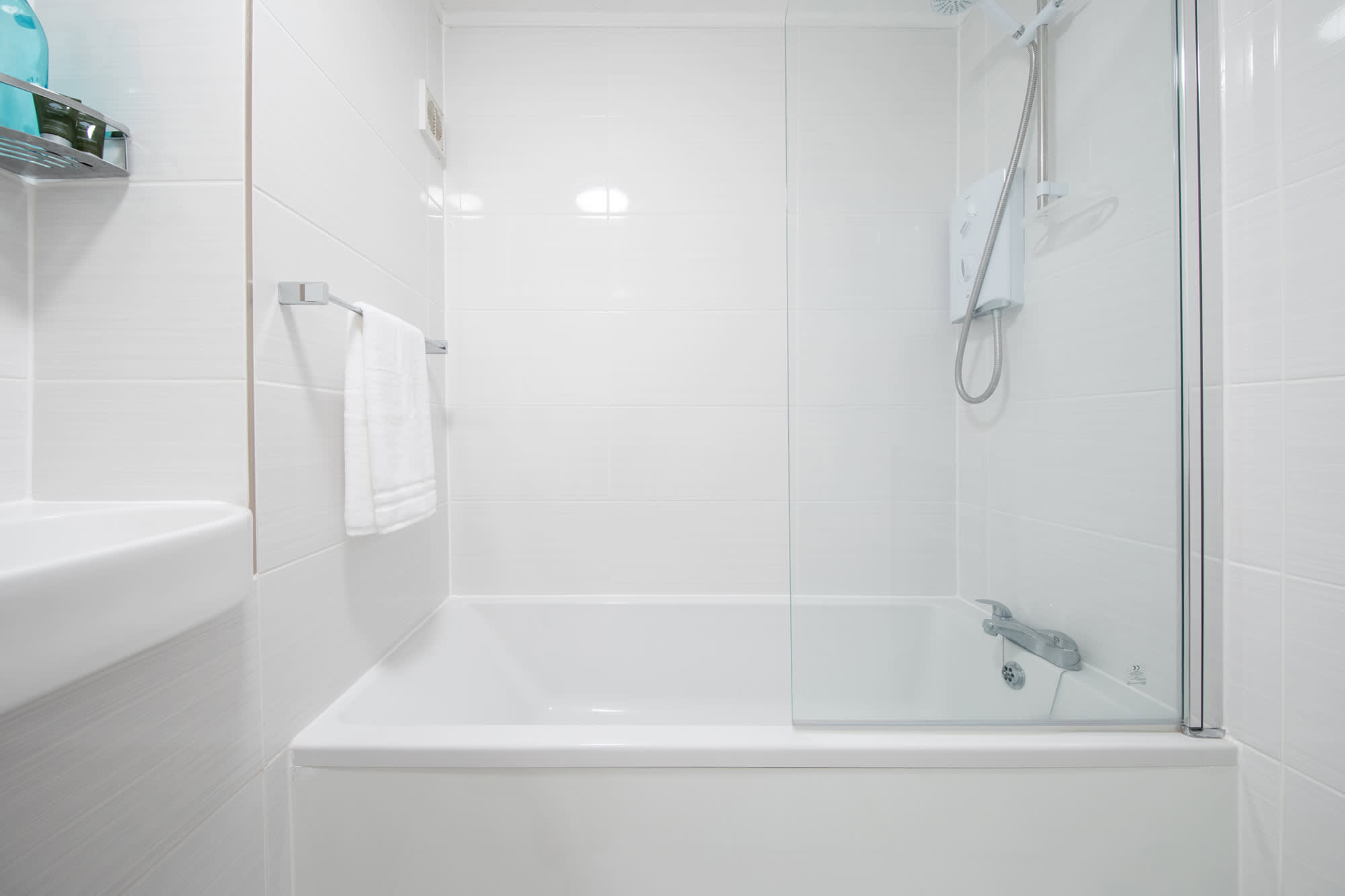 The bathroom allows you to choose between a cozy bubble bath and a relaxing shower