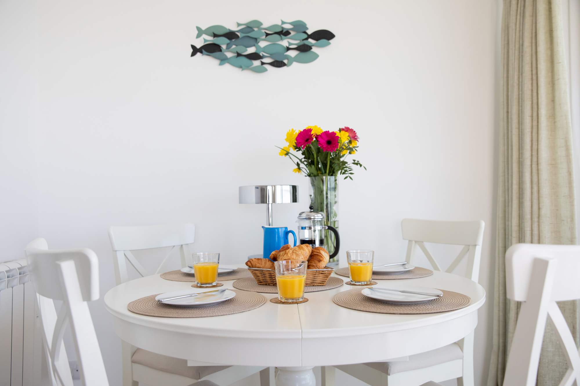 Serve some tasty breakfast, get dressed, and ready for a day at the beach