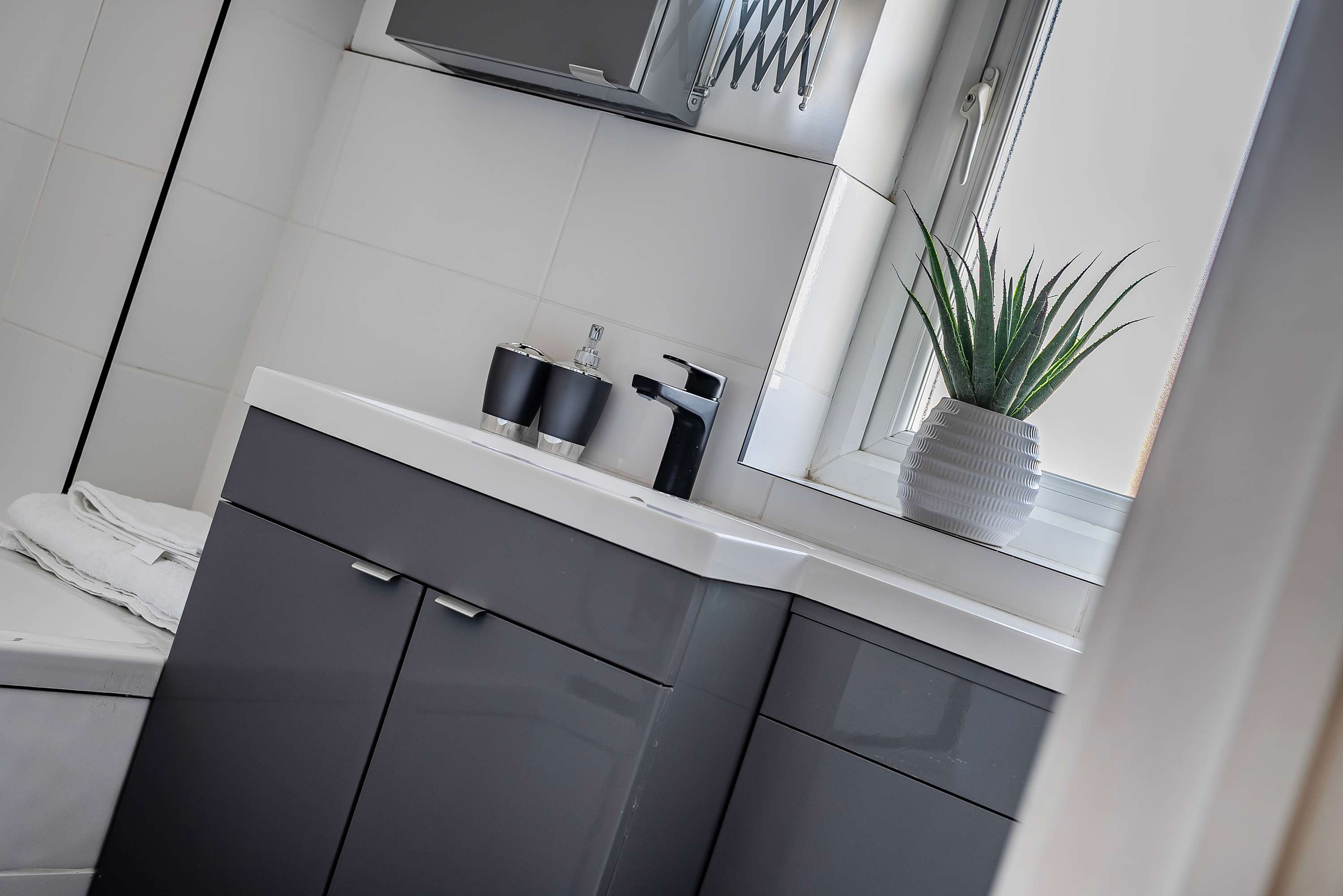 View Stylish 2BR Apartment near MCR Airport in Lovett Walk 1 M22 4LB Stylish 2BR Apartment near MCR Airport in Lovett Walk 1 M22 4LB - Property image 15 - VivreStays