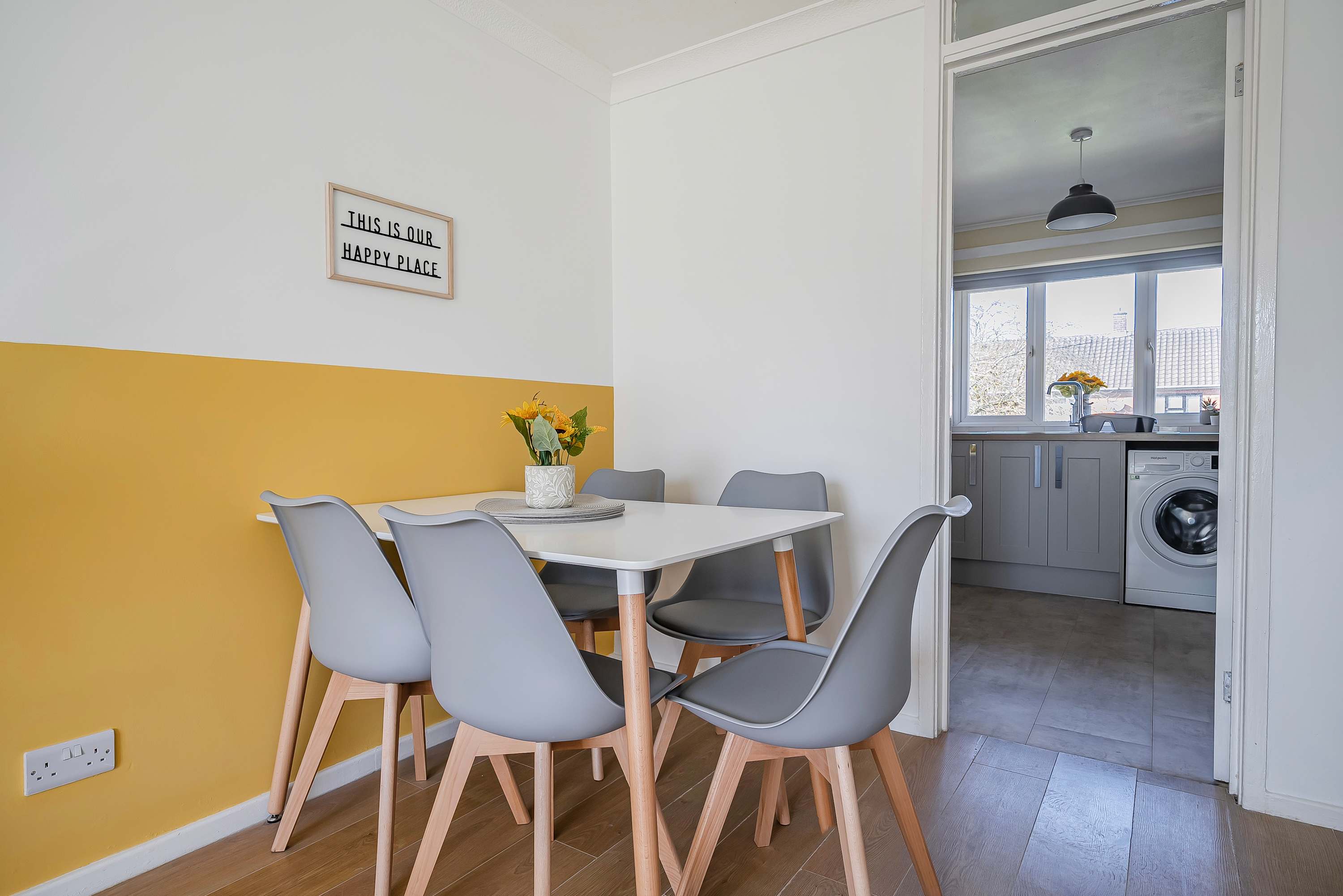 View Stylish 2BR Apartment near MCR Airport in Lovett Walk 1 M22 4LB Stylish 2BR Apartment near MCR Airport in Lovett Walk 1 M22 4LB - Property image 4 - VivreStays