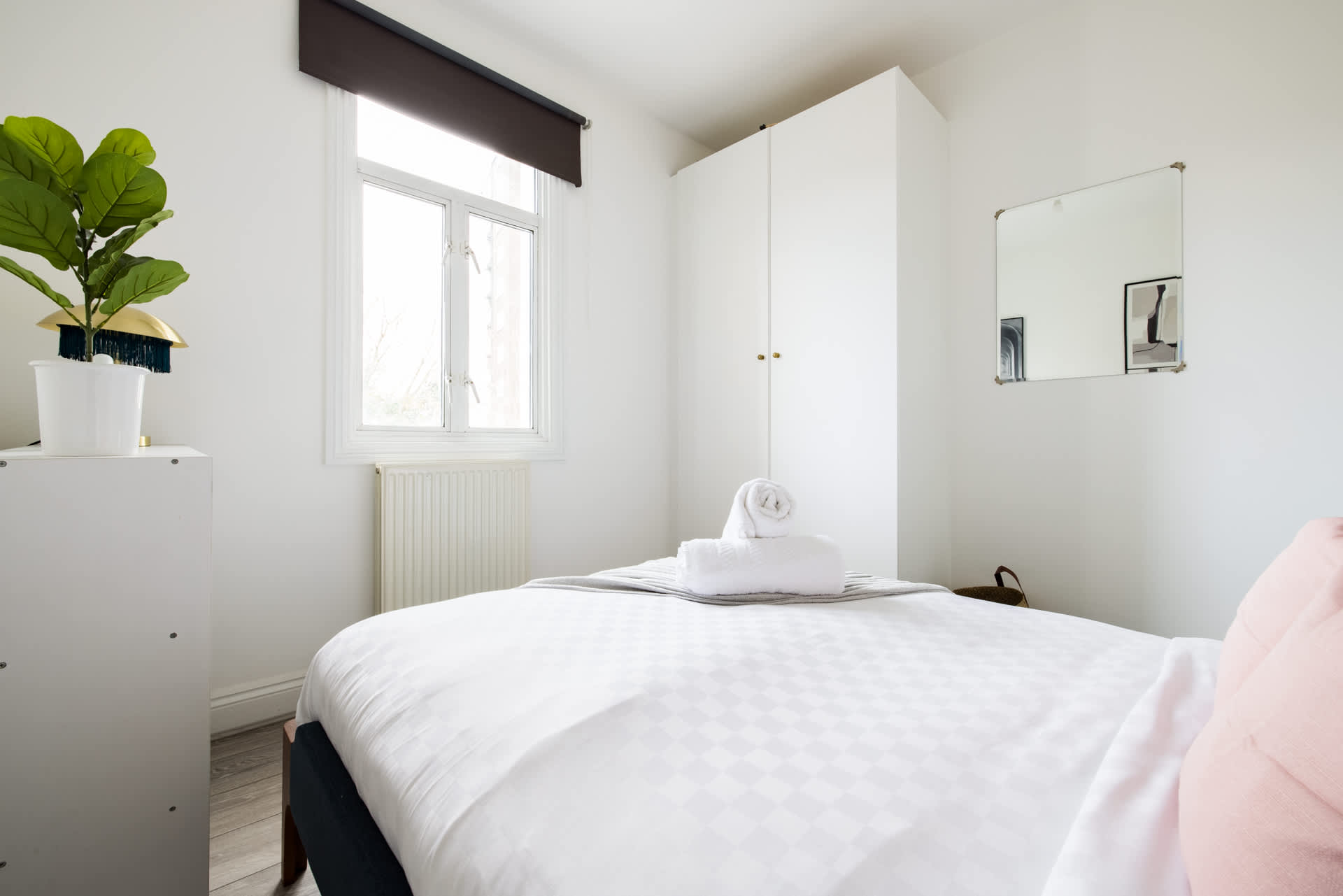 1 Bedroom Flat - Shepherds Bush in 112 Goldhawk Road W12 8HD - Property image 8 - VivreStays