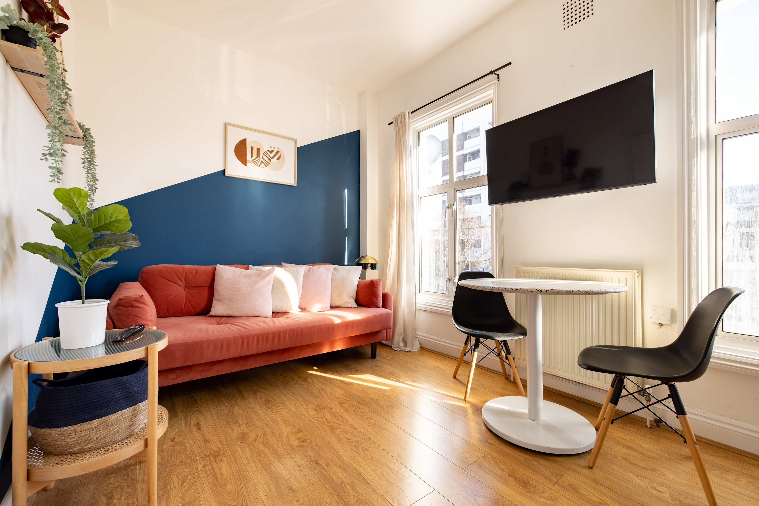 1 Bedroom Flat - Shepherds Bush in 112 Goldhawk Road W12 8HD - Property image 3 - VivreStays