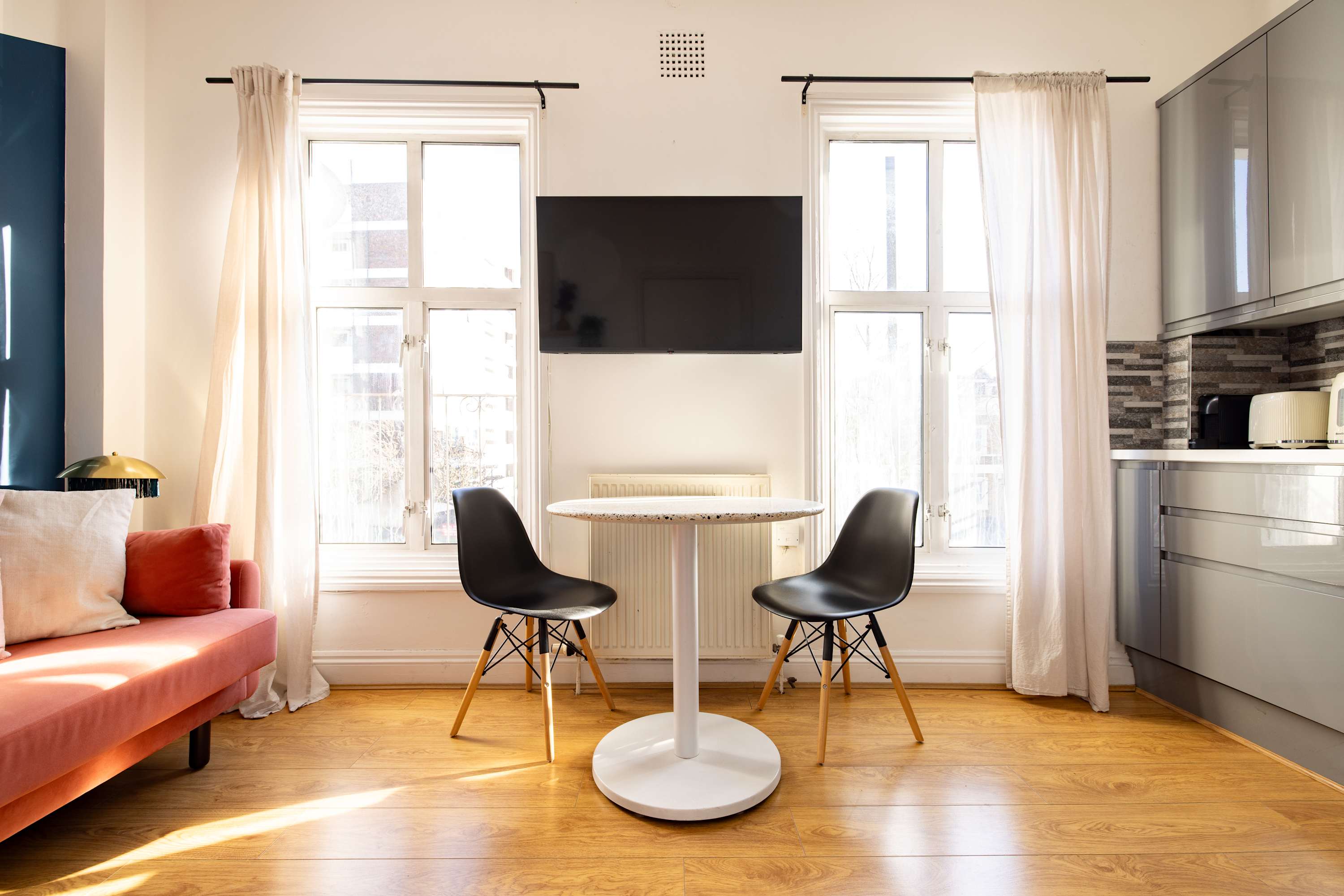 1 Bedroom Flat - Shepherds Bush in 112 Goldhawk Road W12 8HD - Property image 5 - VivreStays
