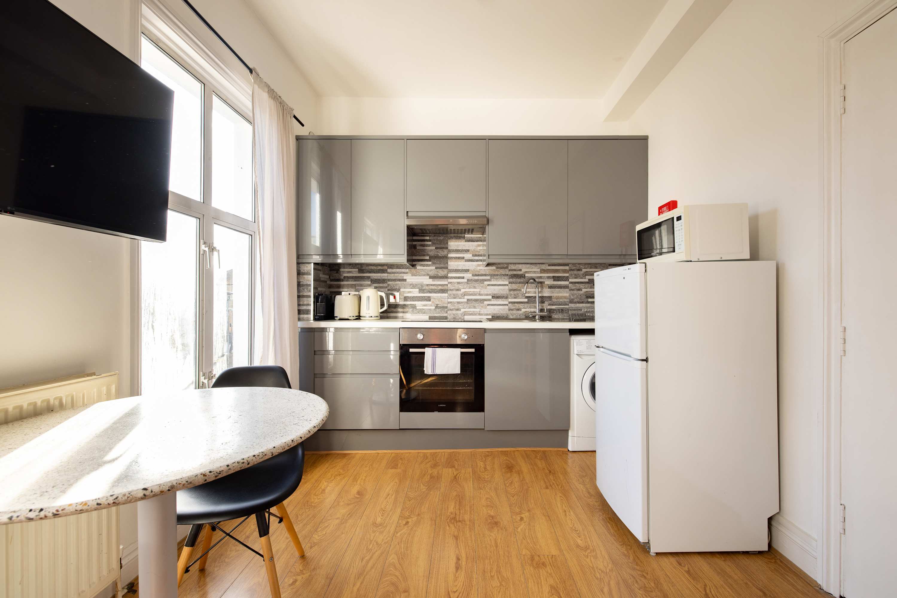 1 Bedroom Flat - Shepherds Bush in 112 Goldhawk Road W12 8HD - Property image 9 - VivreStays