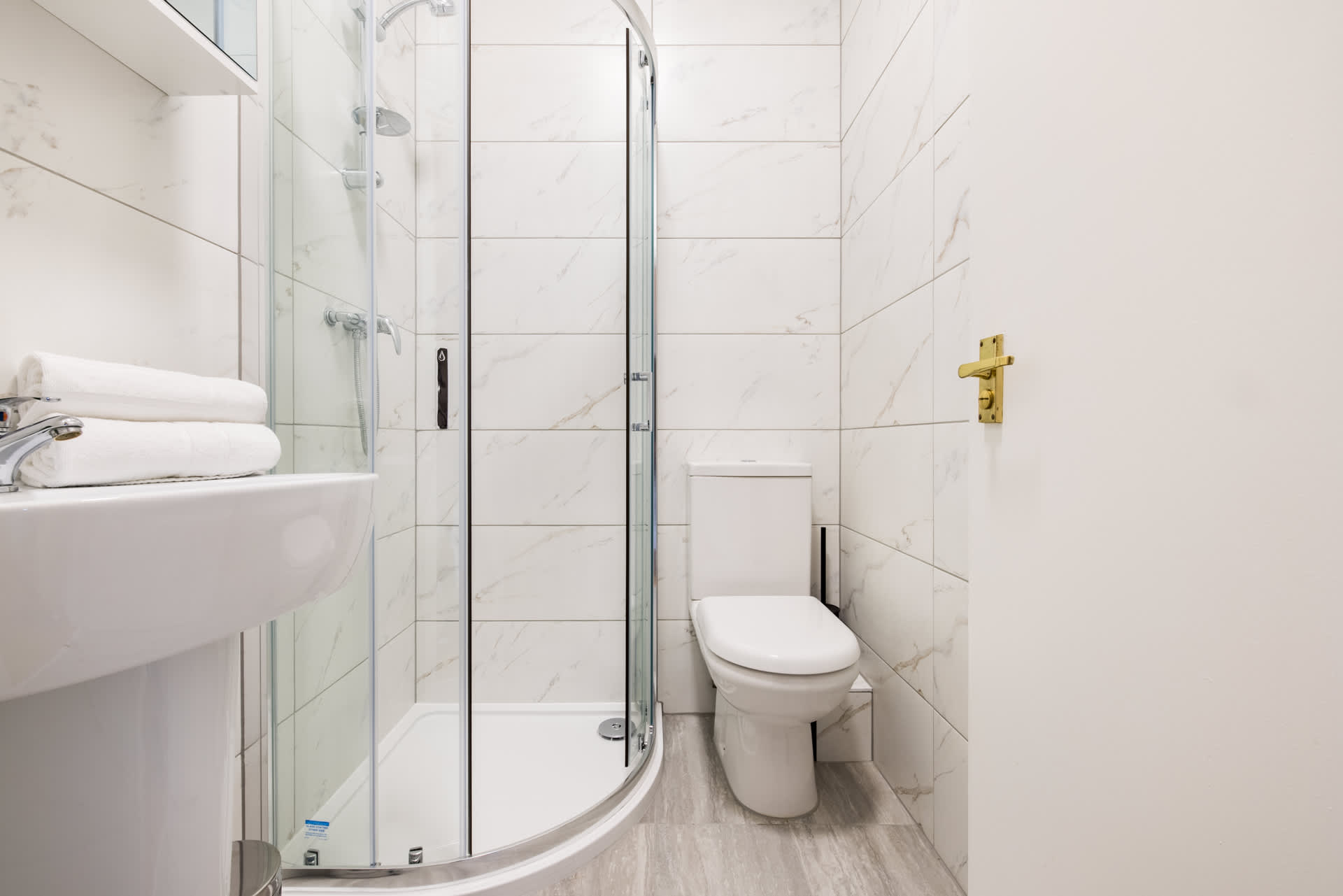 1 Bedroom Flat - Shepherds Bush in 112 Goldhawk Road W12 8HD - Property image 16 - VivreStays