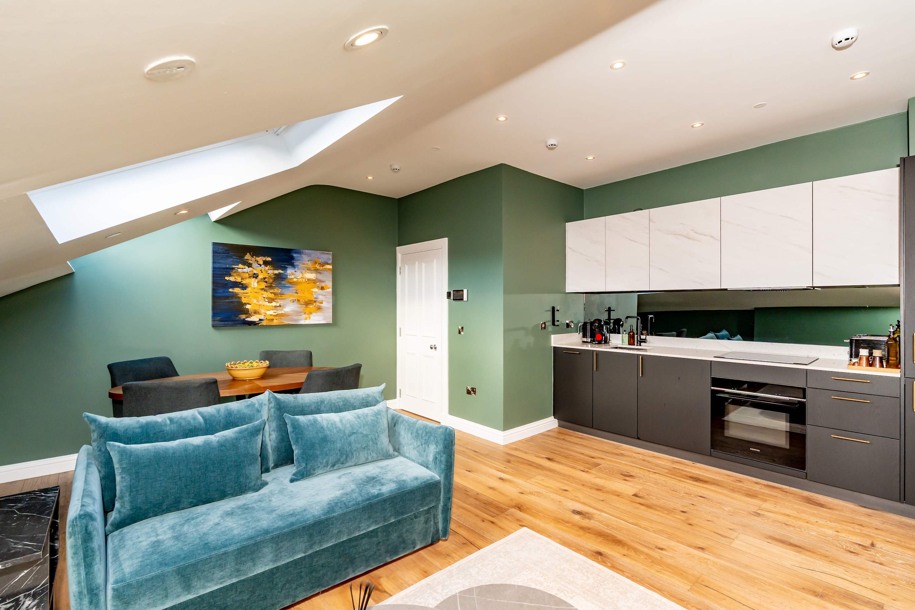 Dewar Suite - 1 Bed Luxury Apartment — Edinburgh, Scotland — vacation rental