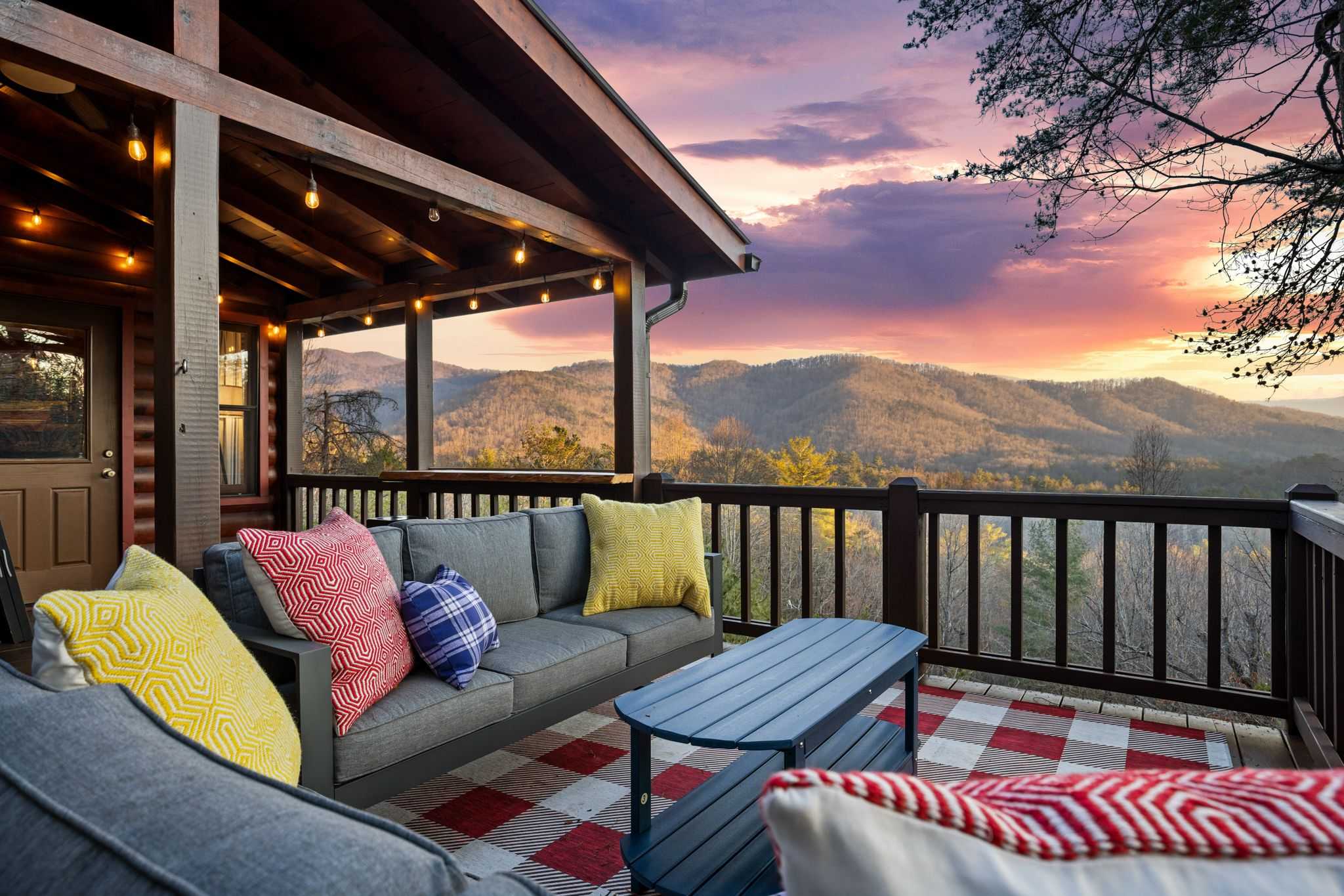 Camp Wildgrove: Hot Tub, Sauna, Mtn Views