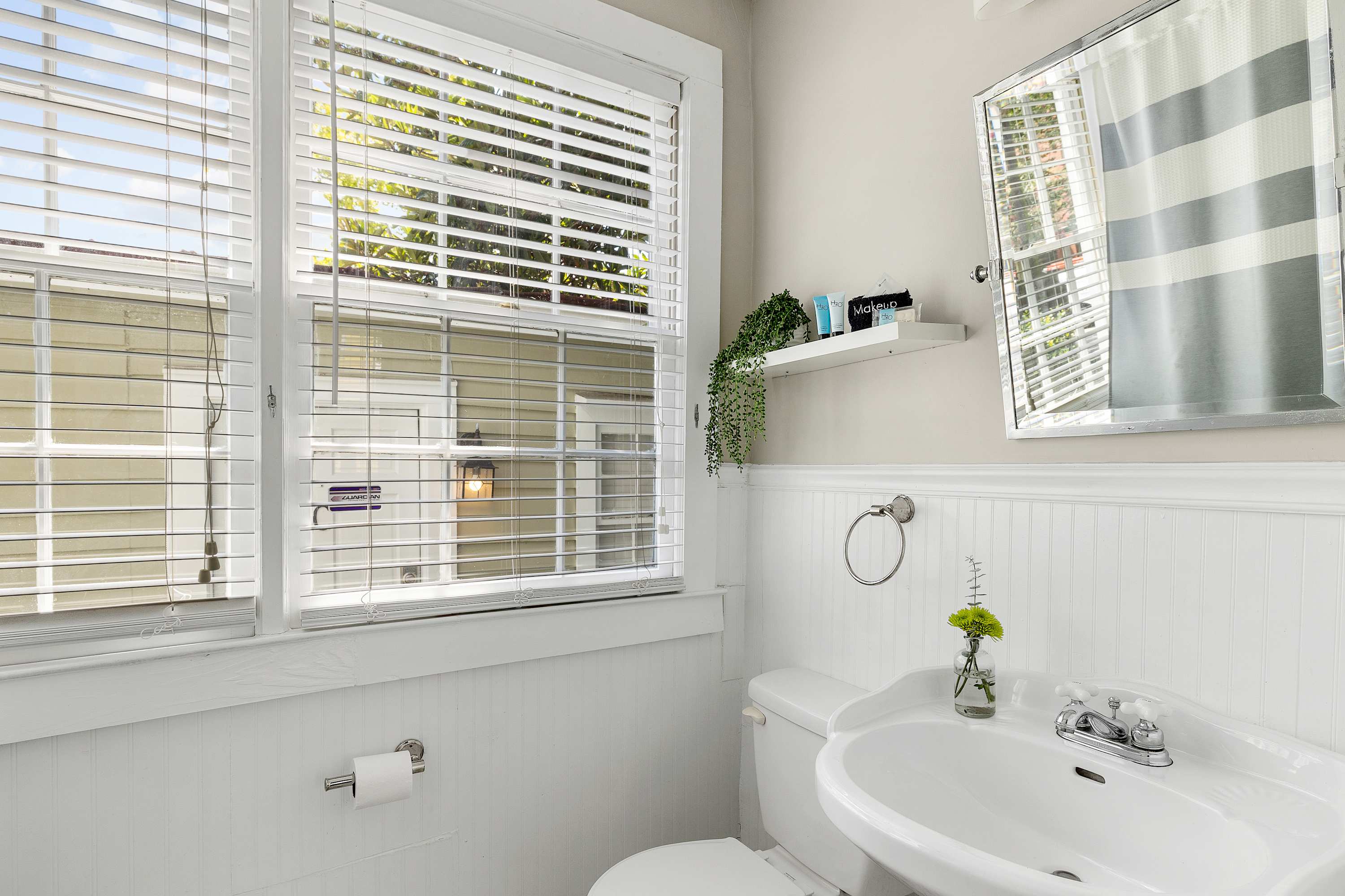 Bathroom #1: Shower/Tub Combo