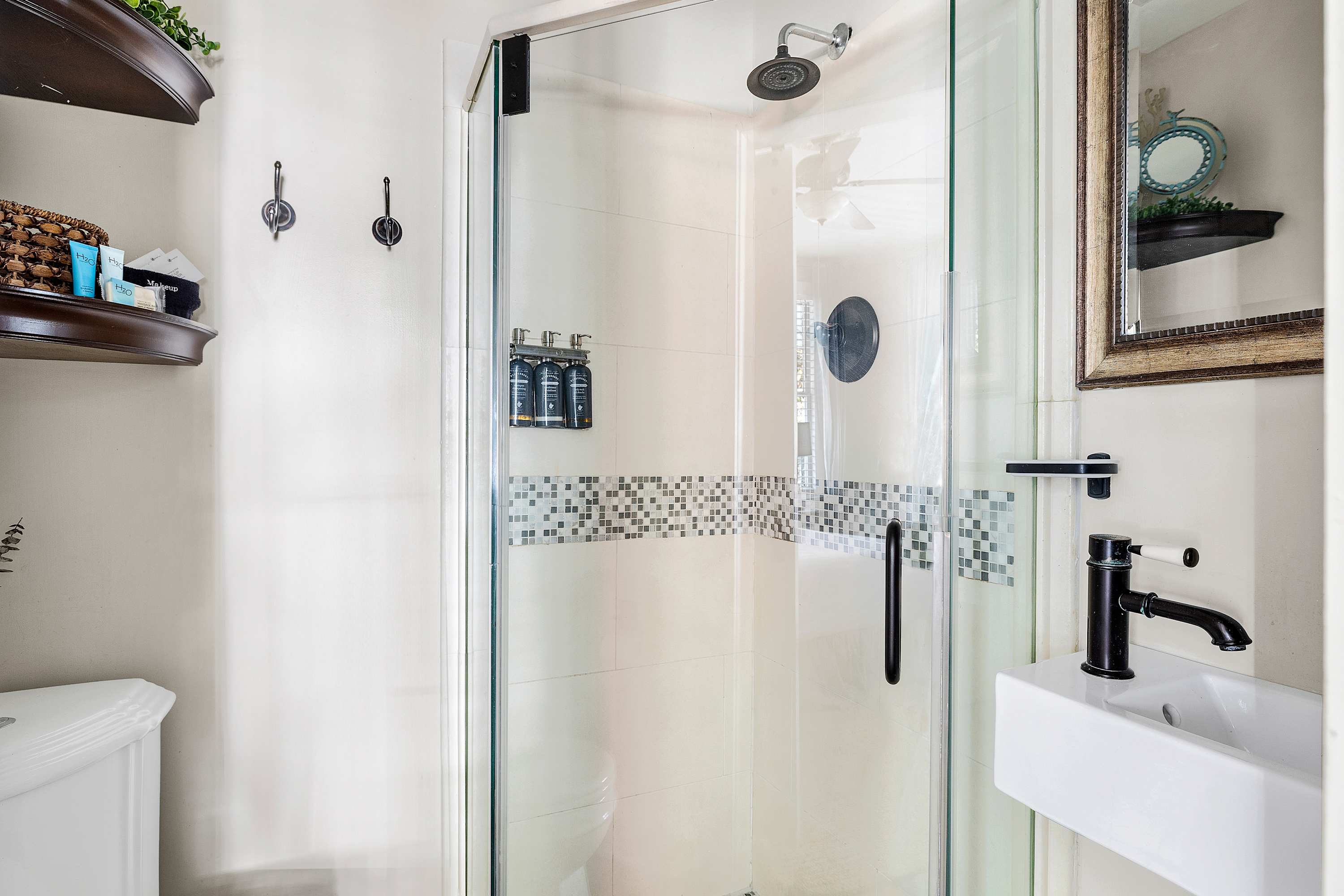 Bathroom 4: Walk-in shower