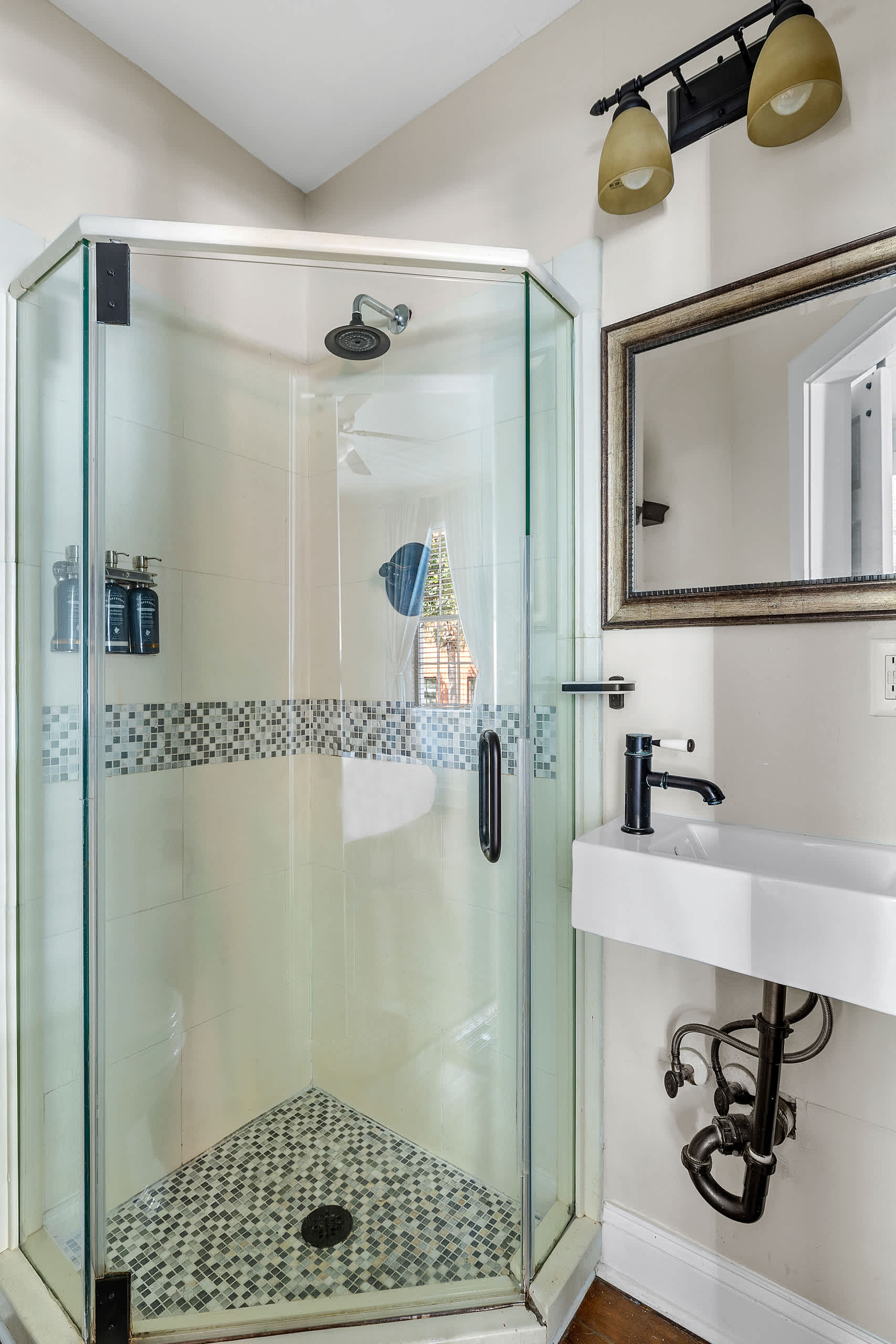 Bathroom 4: Walk-in shower