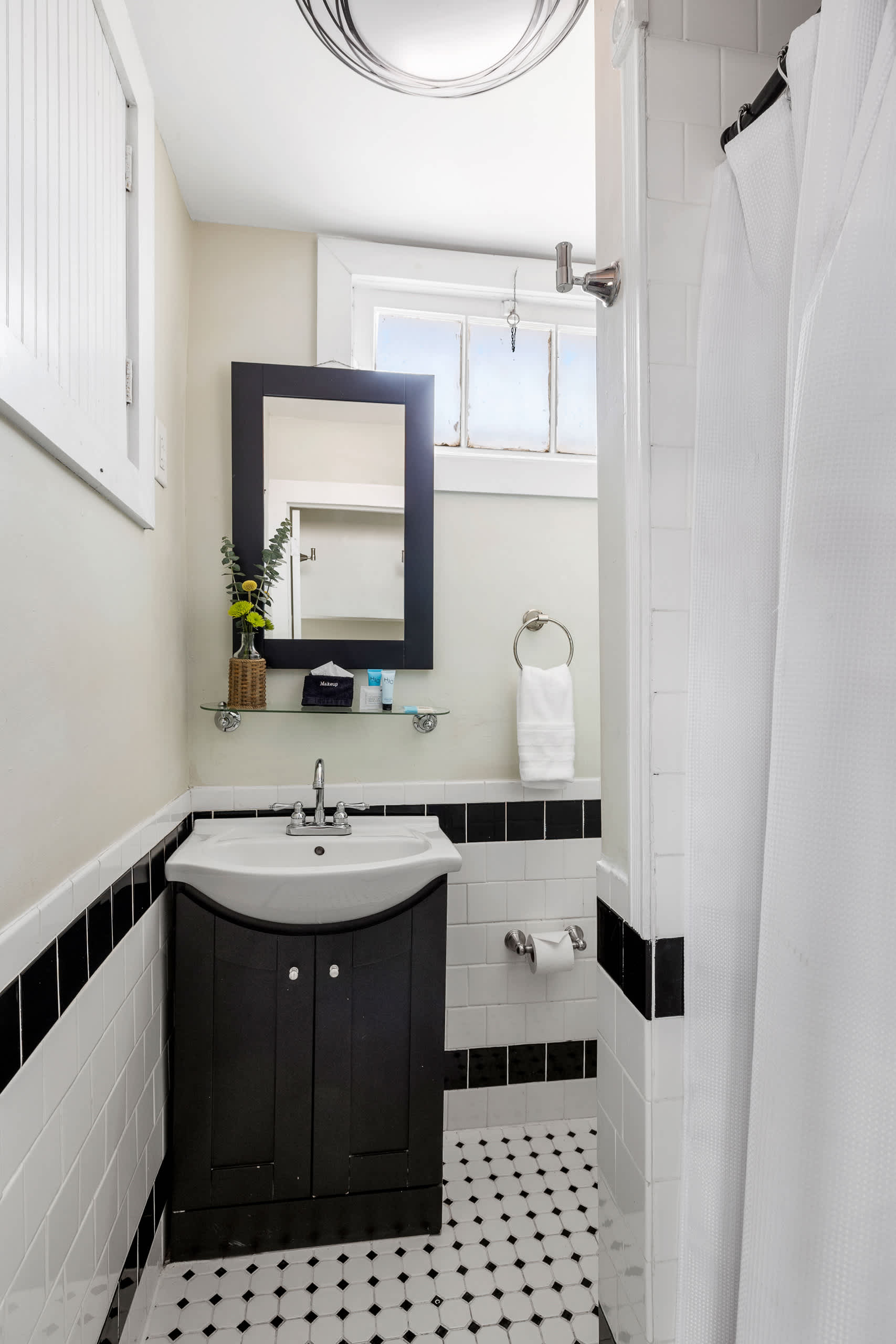 Bathroom 5: Walk-in shower