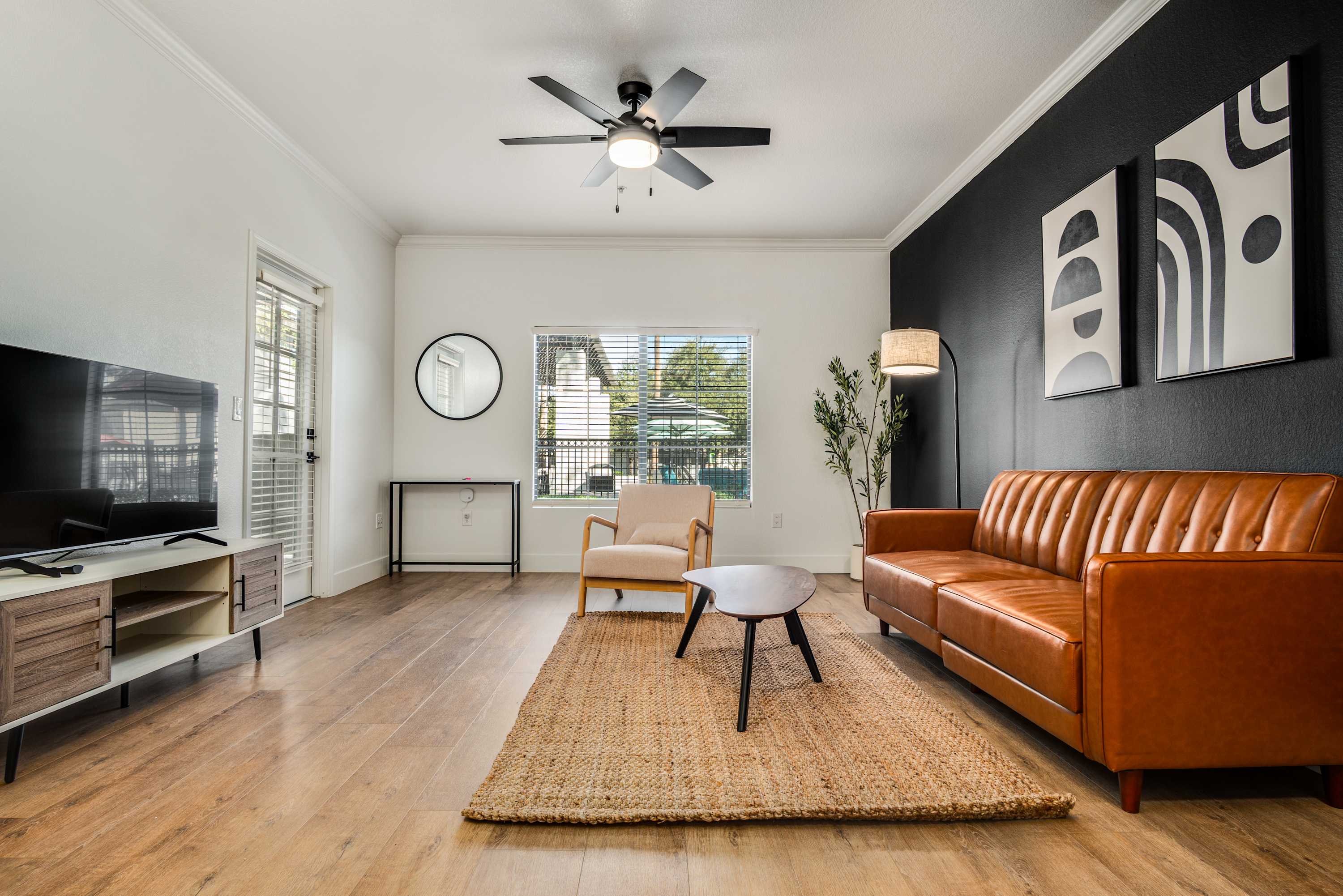 Luxury Living With Heated Pools And Pickleball Court - Cozy Modern Retreat - Gilbert, AZ