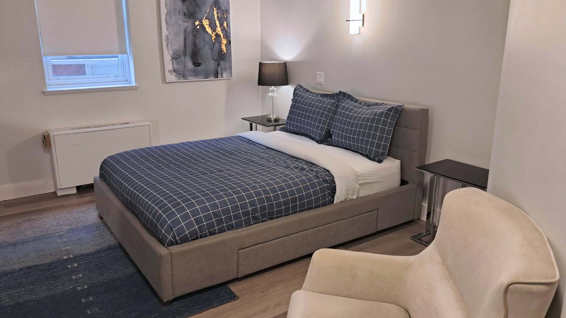 Stylish 3rd Floor Queen Studio Sleeps 2
