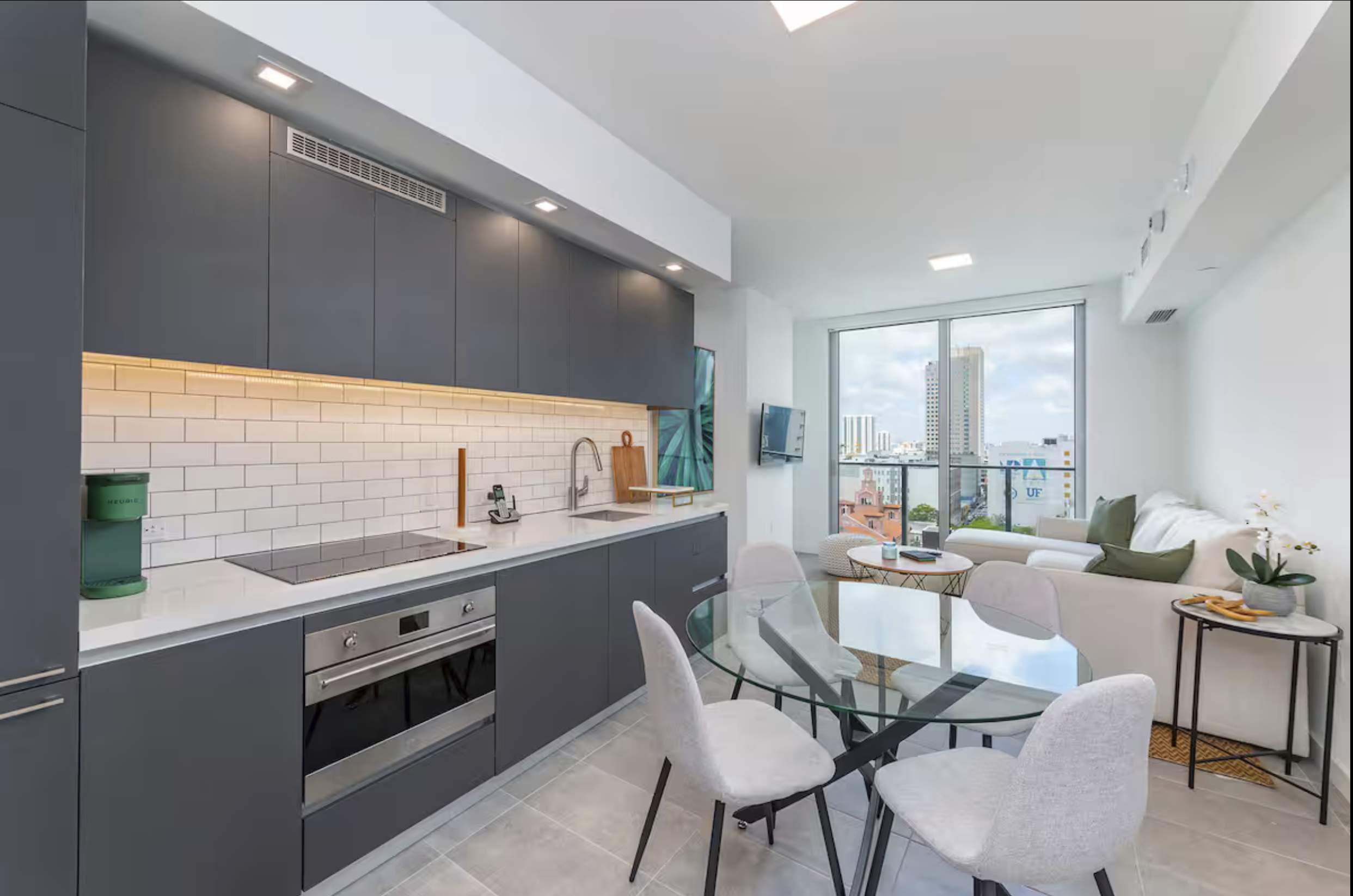 Contemporary Comfort | Rooftop Views & Full Kitchen - Foto 4