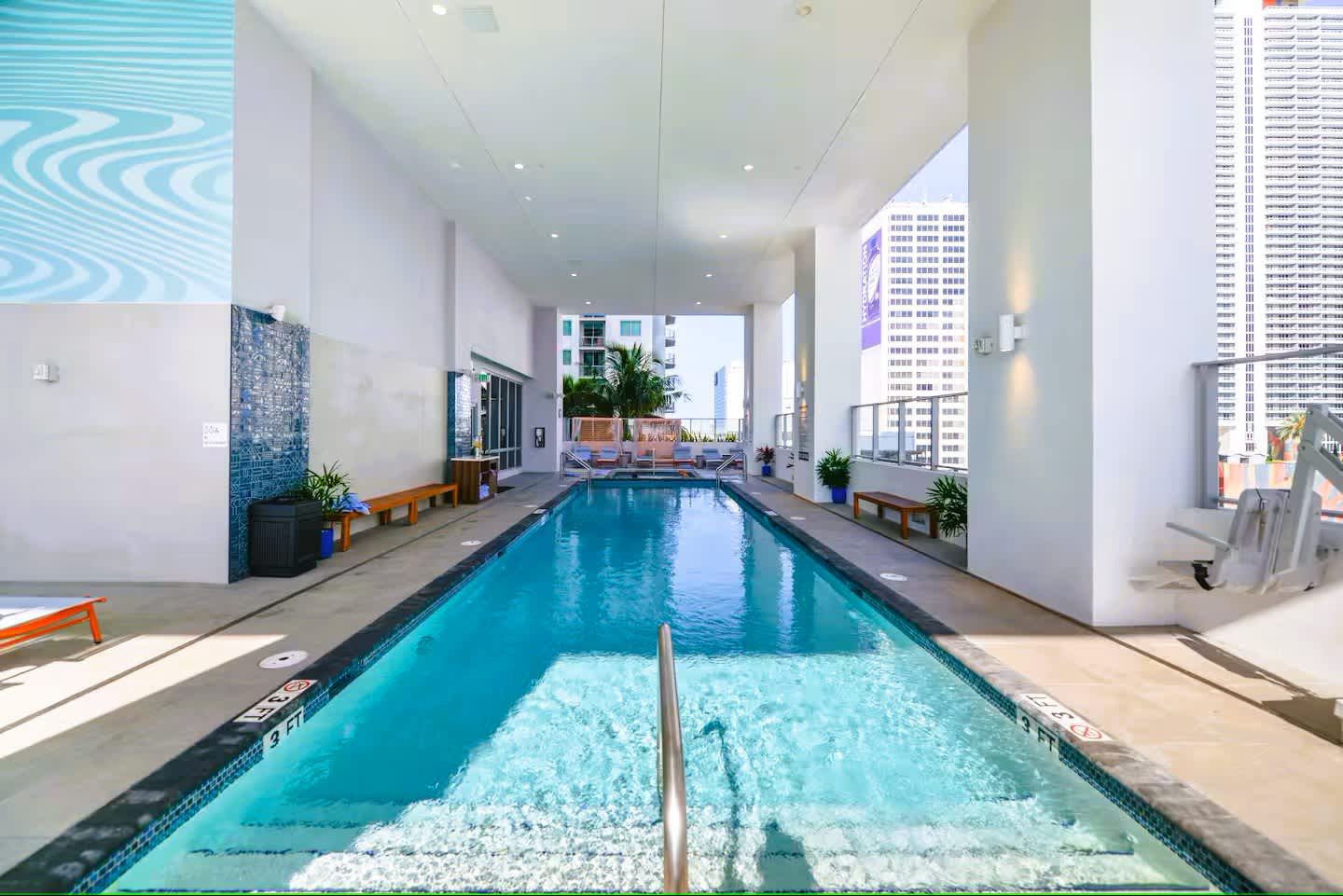 Contemporary Comfort | Rooftop Views & Full Kitchen - Foto 29