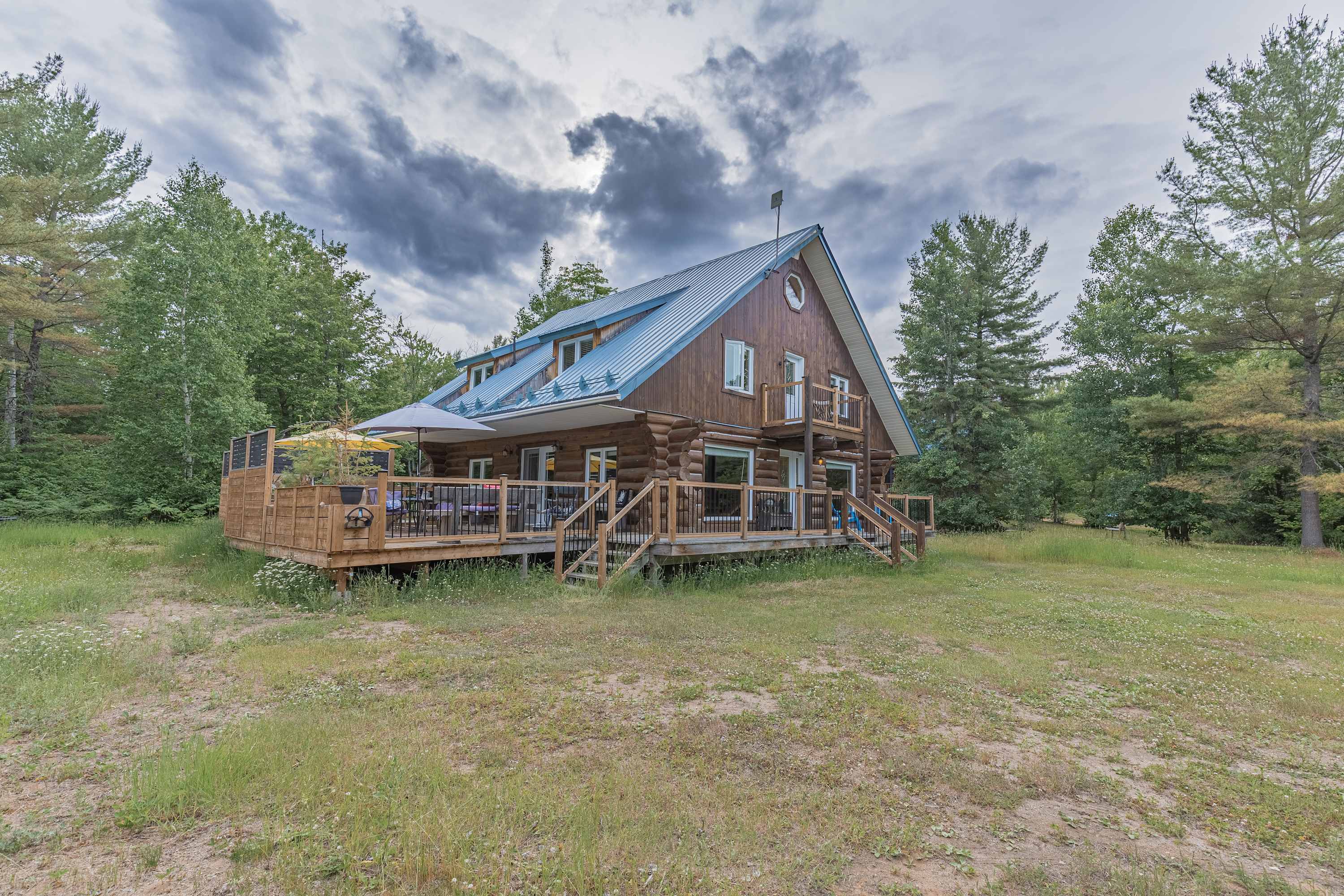 Relaxing Lakeside Getaway with Sauna & Hot Tub