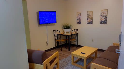 2BR 2BA Downtown Apt | Spacious + Walkable