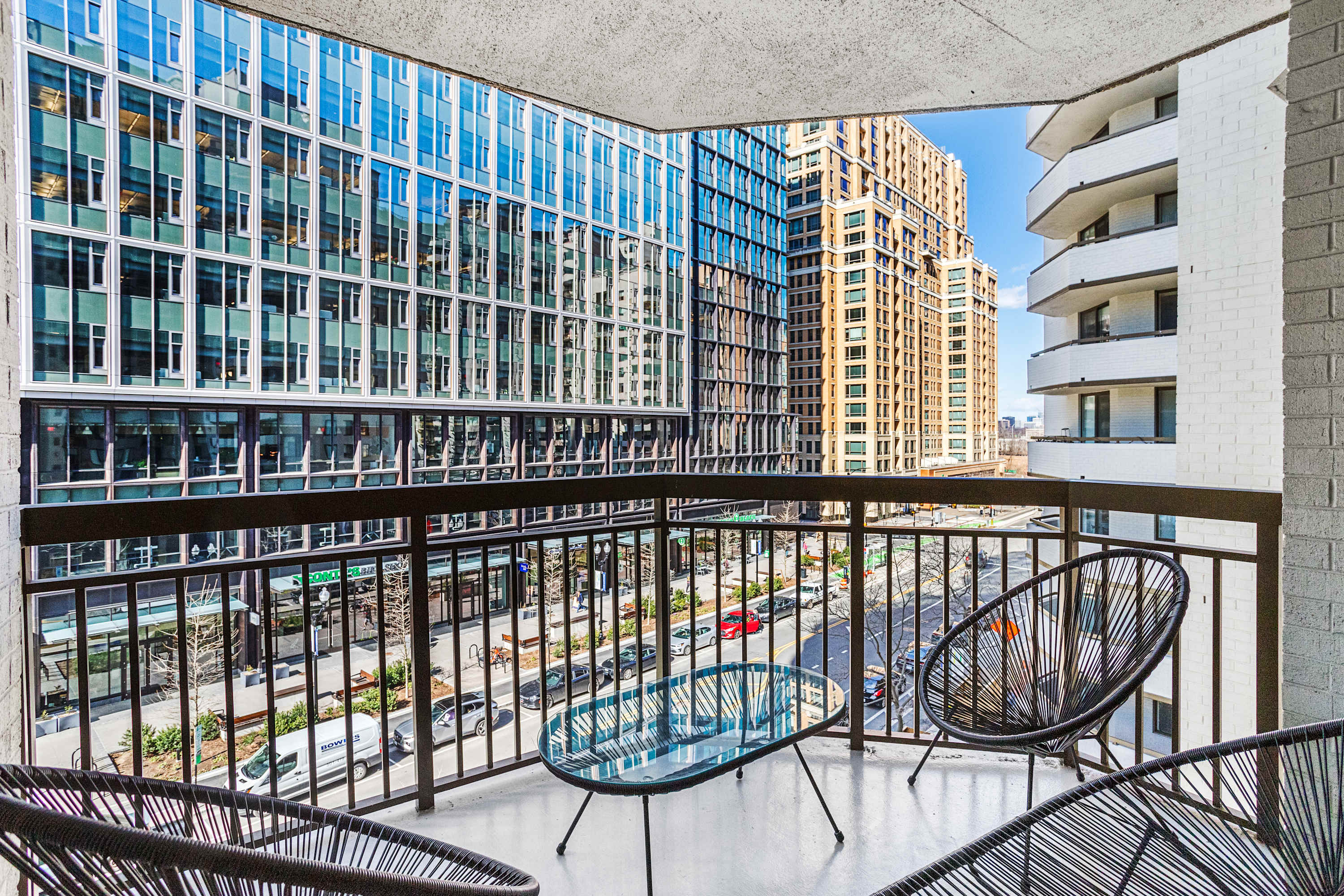 Modern Arlington Apt | Steps from Metro
