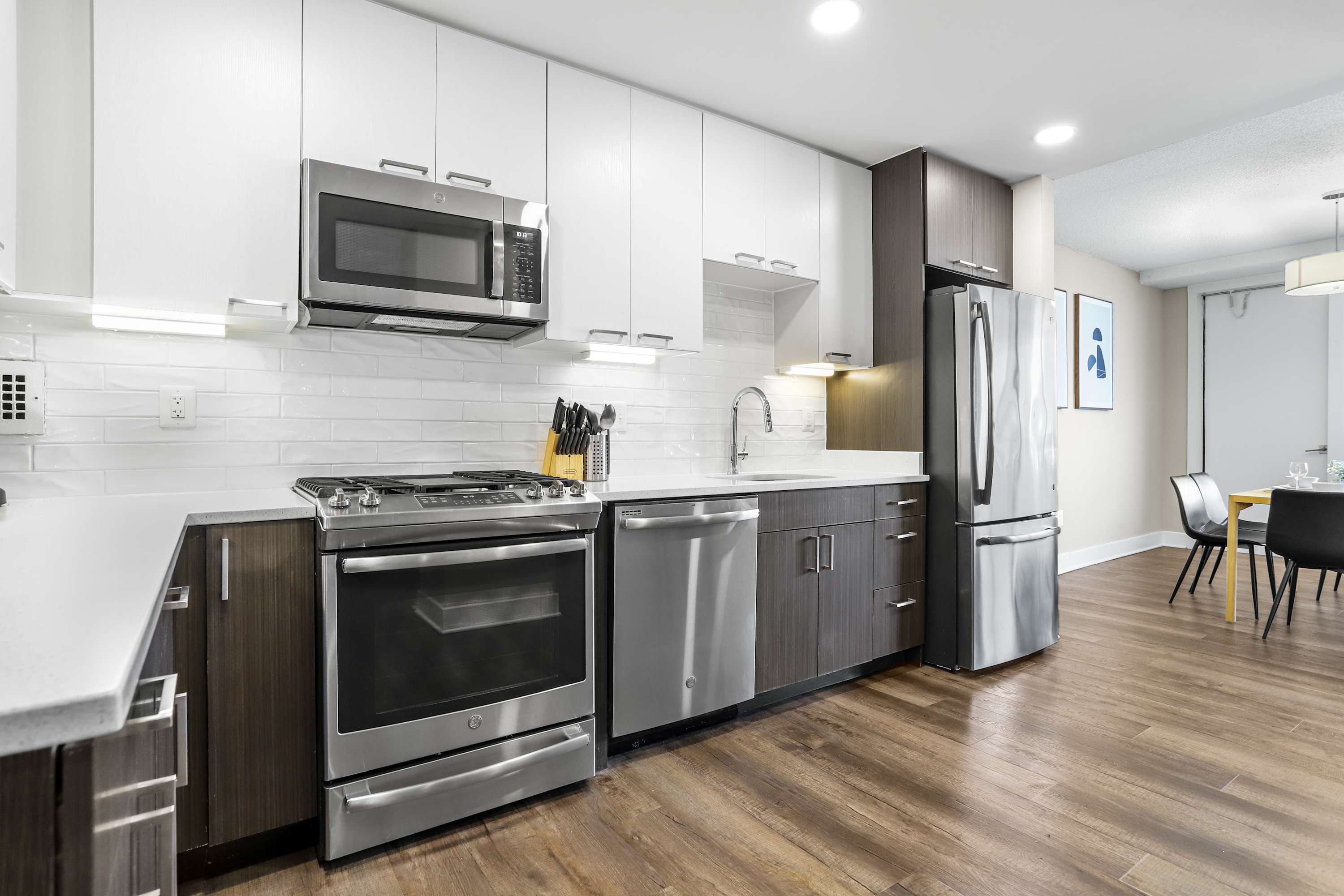 Modern Apt w/ Easy Access to Airport & Metro