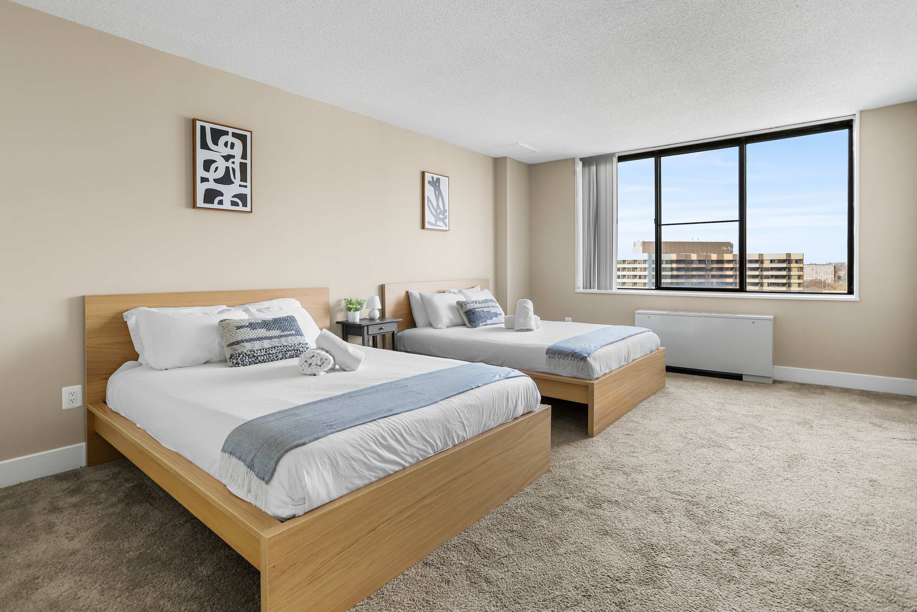 Modern Apt w/ Easy Access to Airport & Metro