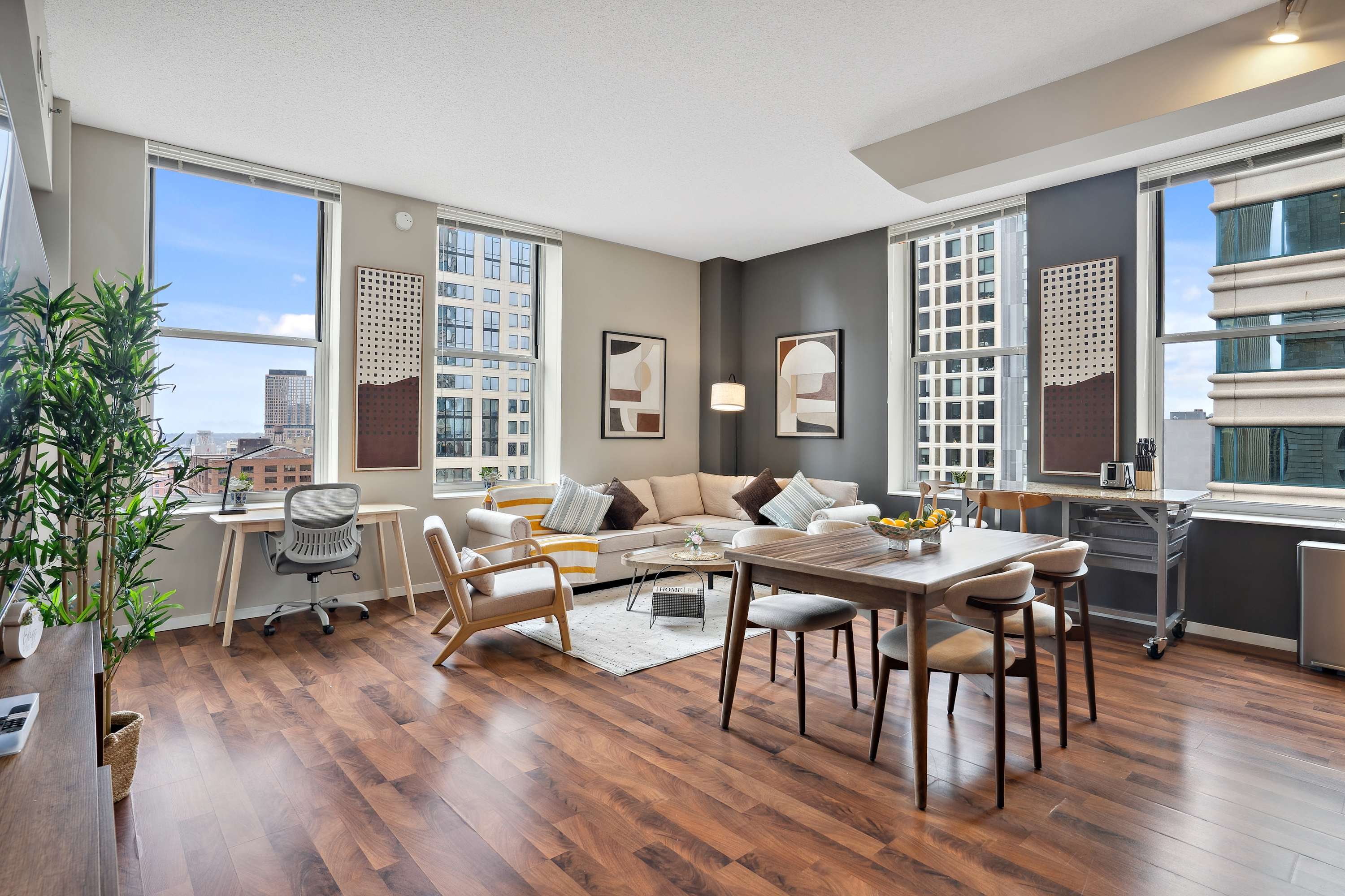 Central Flat w/ Hot Tub +Pool/Gym/Attached Parking — Minneapolis, MN — vacation rental
