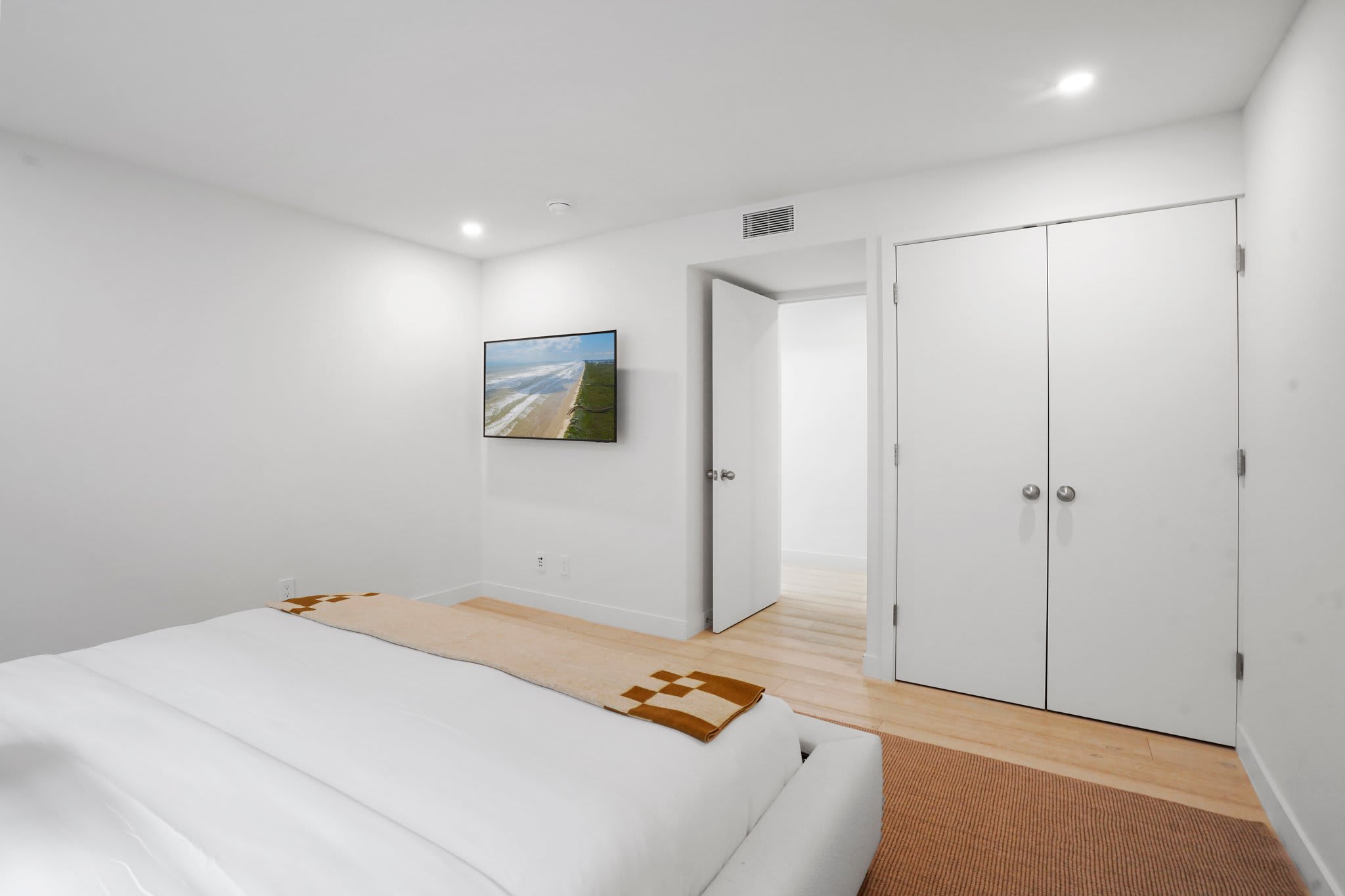 Where simplicity meets pure comfort.