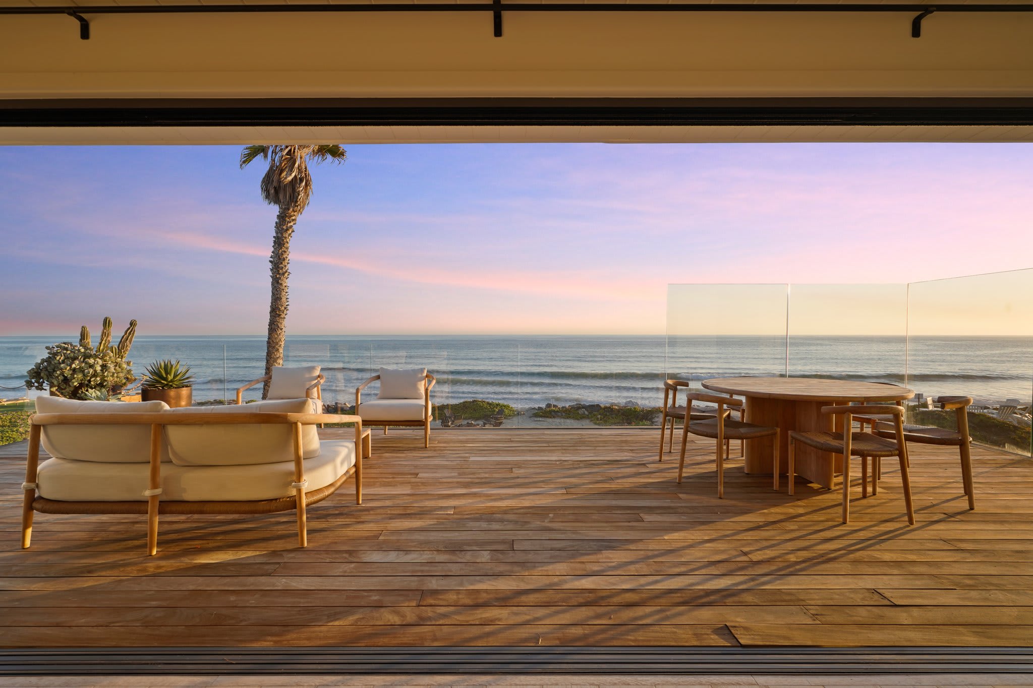 Coastal beauty meets cozy luxury—experience it for yourself.