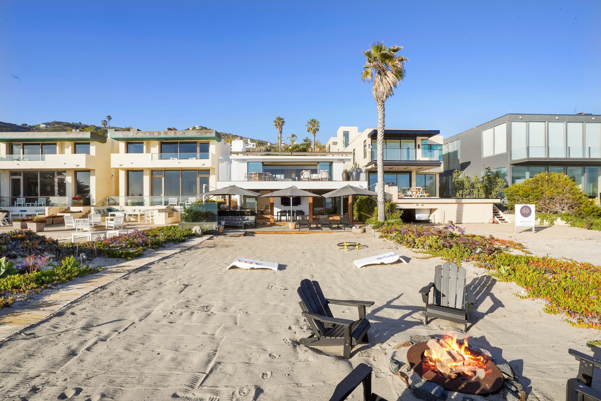 A seamless transition from deck to beach, built for all-day comfort.