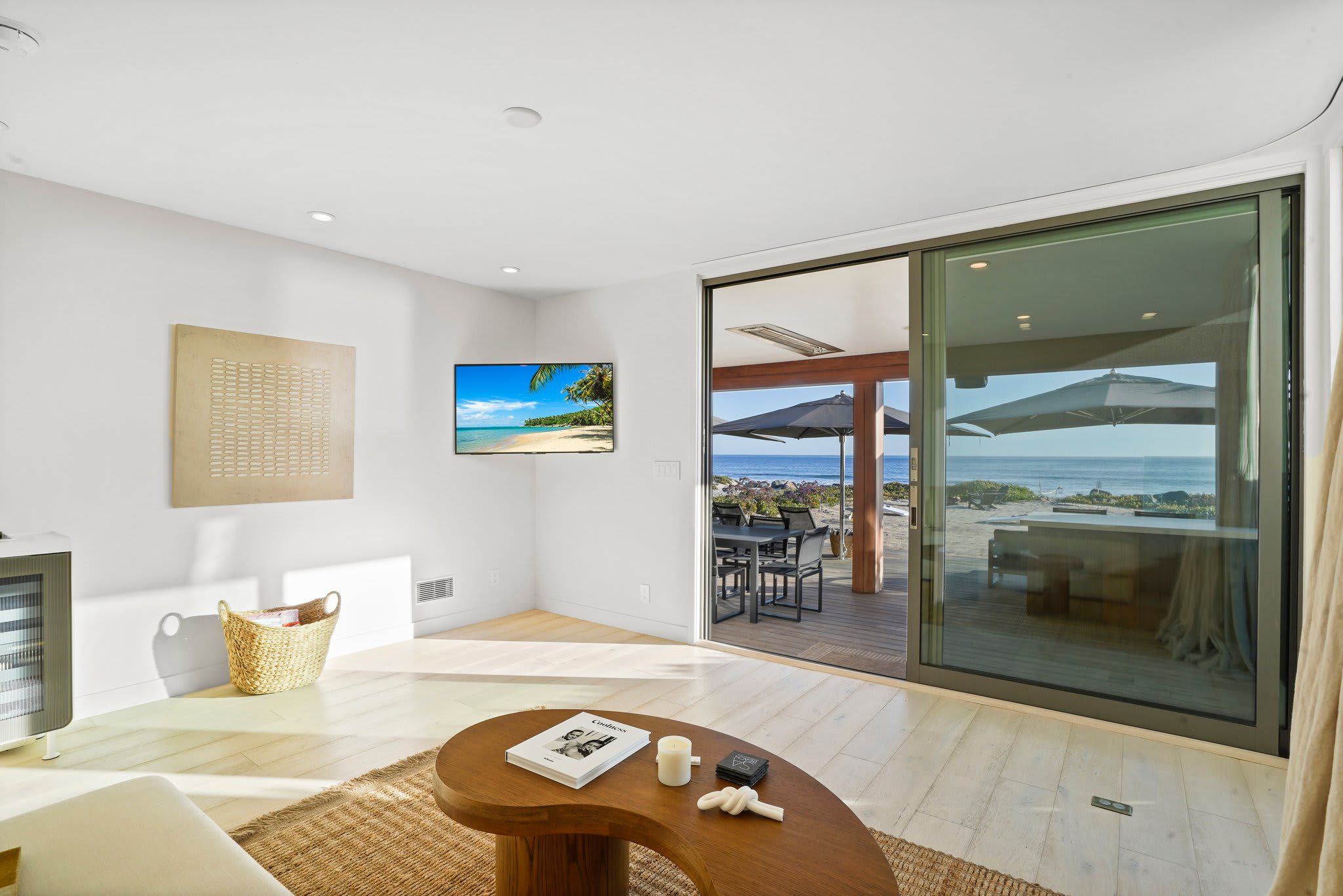 Unwind in style, whether you’re lounging inside or dining oceanside.
