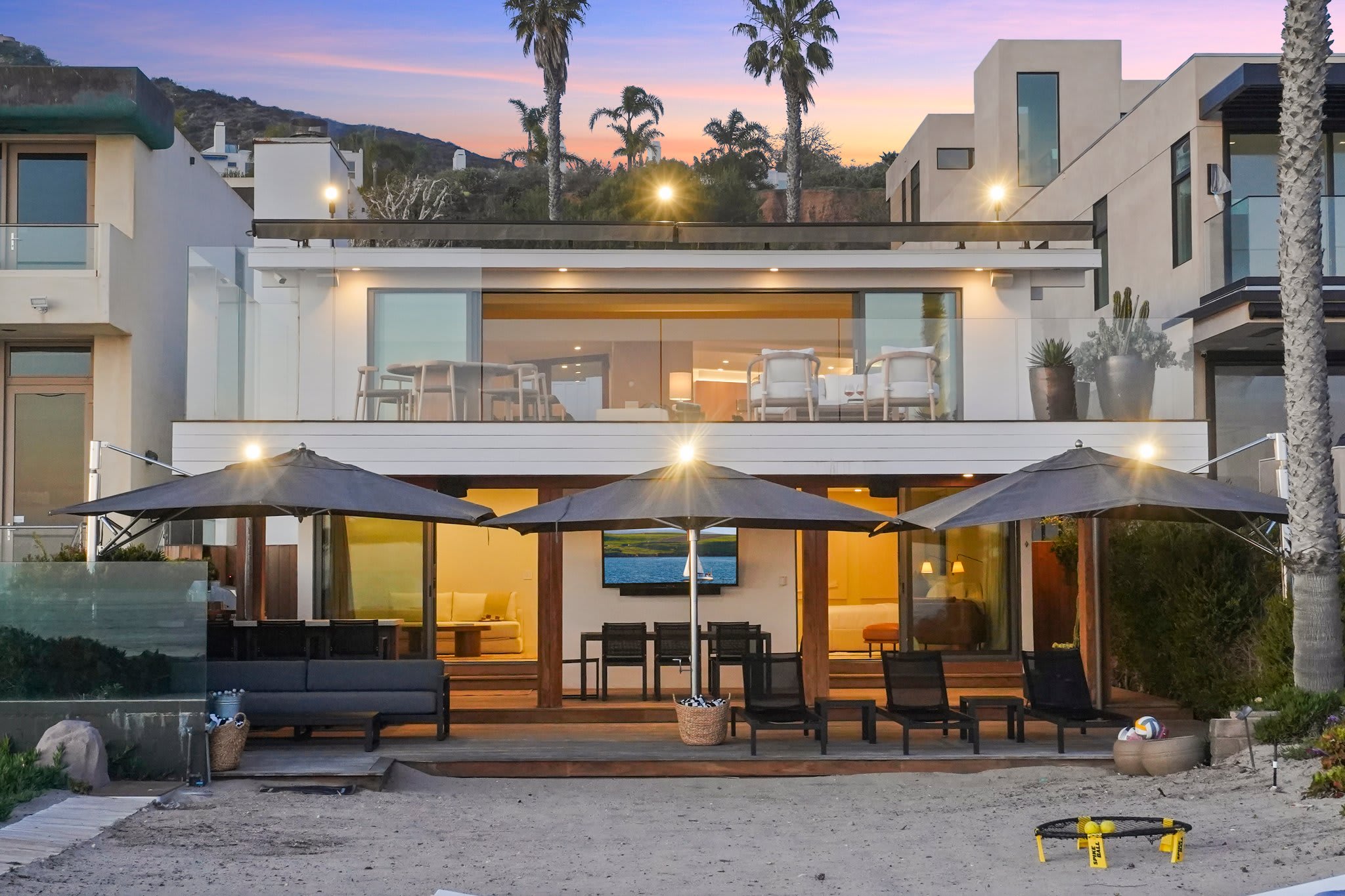 Your front-row seat to Malibu’s iconic beachfront lifestyle.